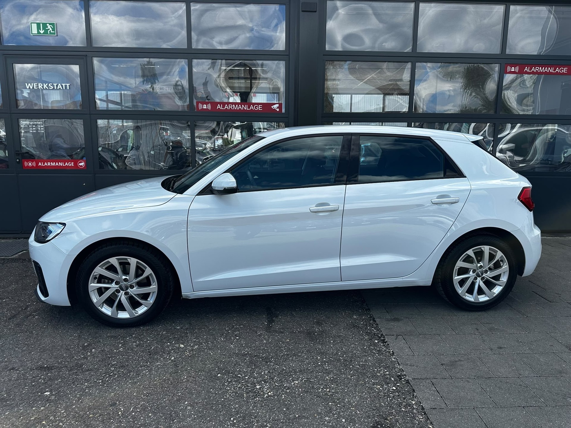 AUDI A1 Sportback 30 TFSI advanced-showroom-element-3