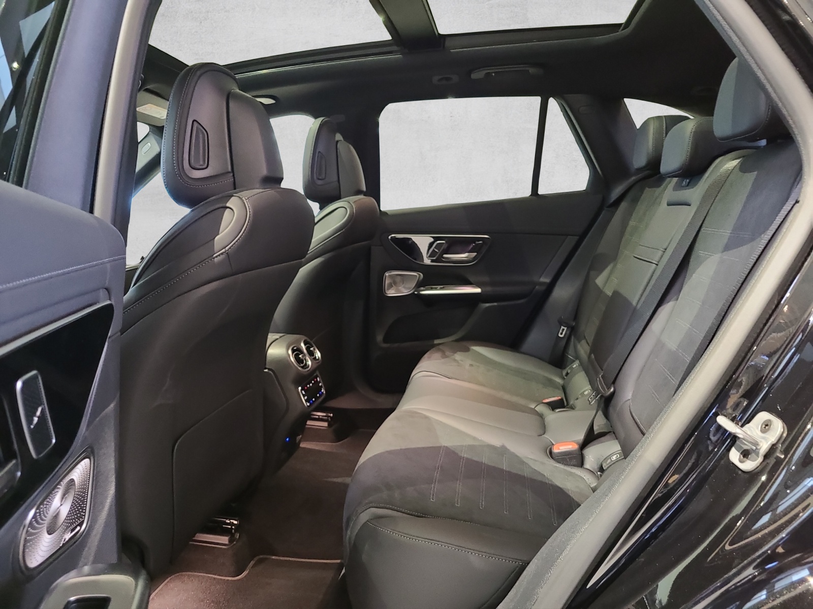 MERCEDES-BENZ GLC 200 AMG Line 4M X254-showroom-element-2