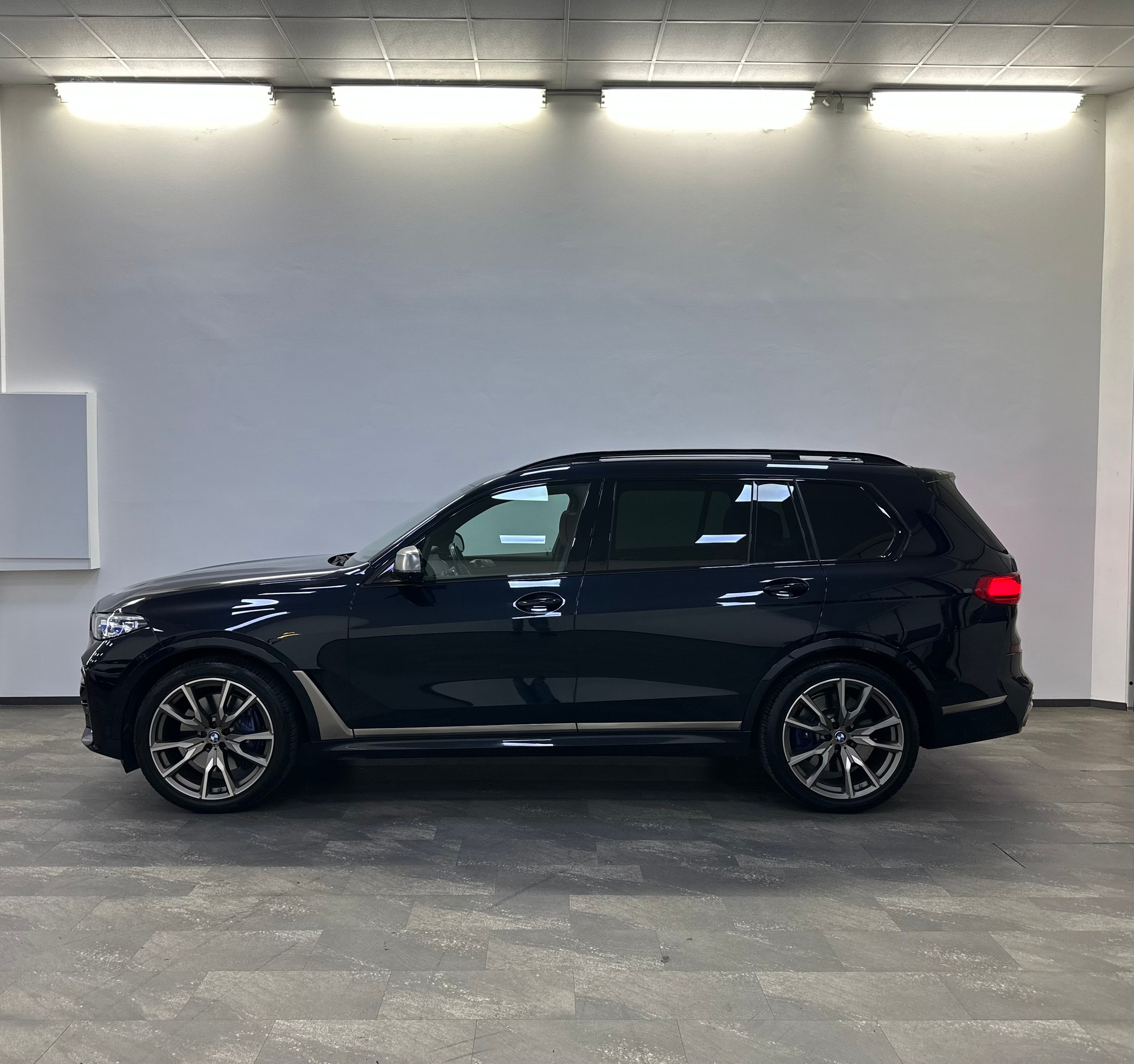 BMW X7 xDrive M50i Steptronic-showroom-element-3