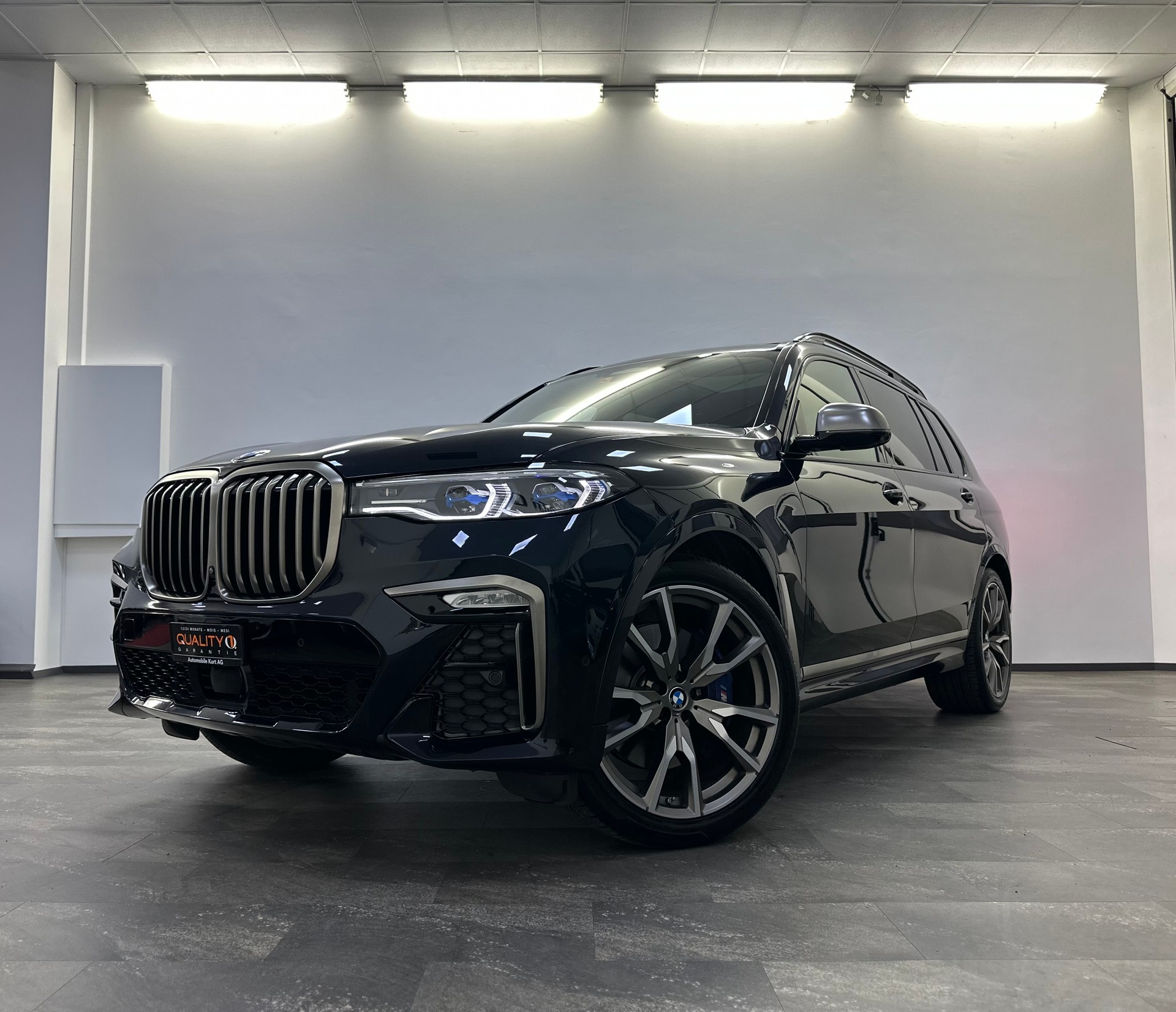 BMW X7 xDrive M50i Steptronic-showroom-element-1