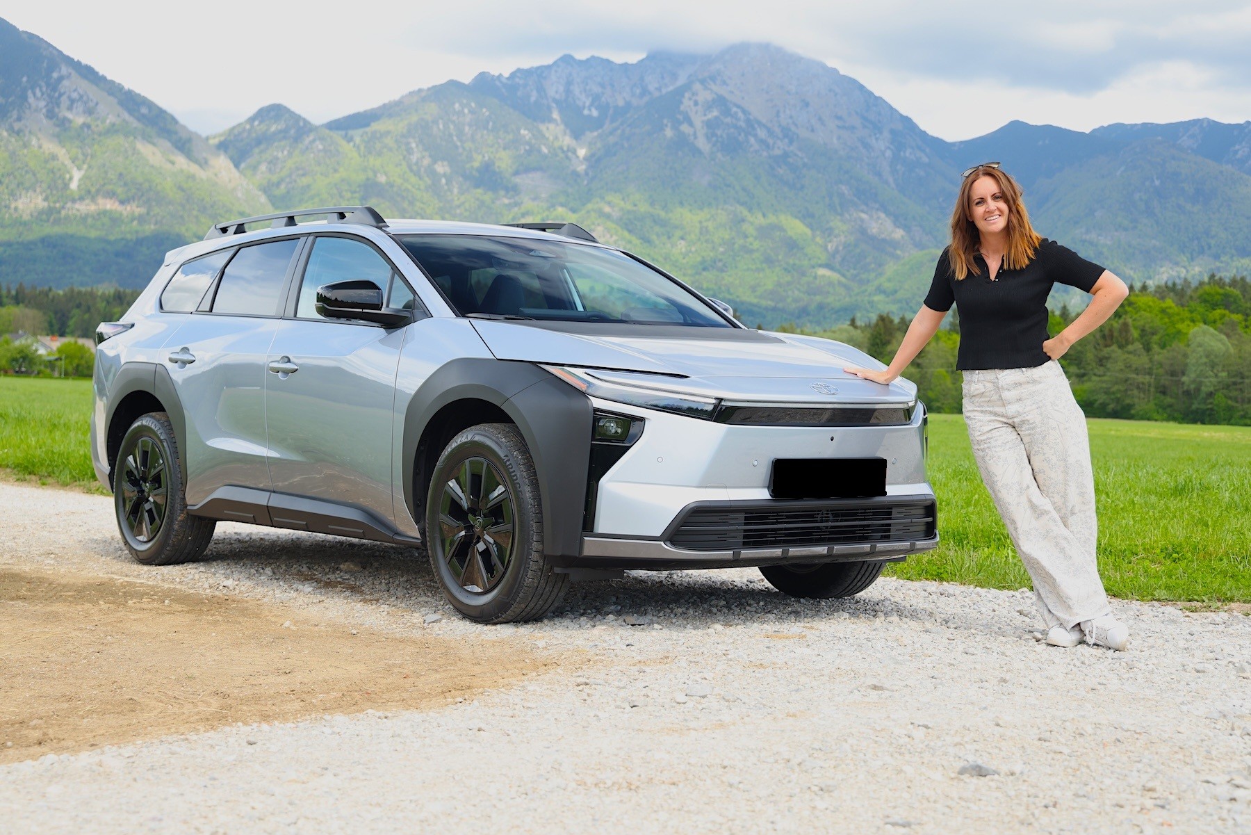 TOYOTA Premium-showroom-element-1