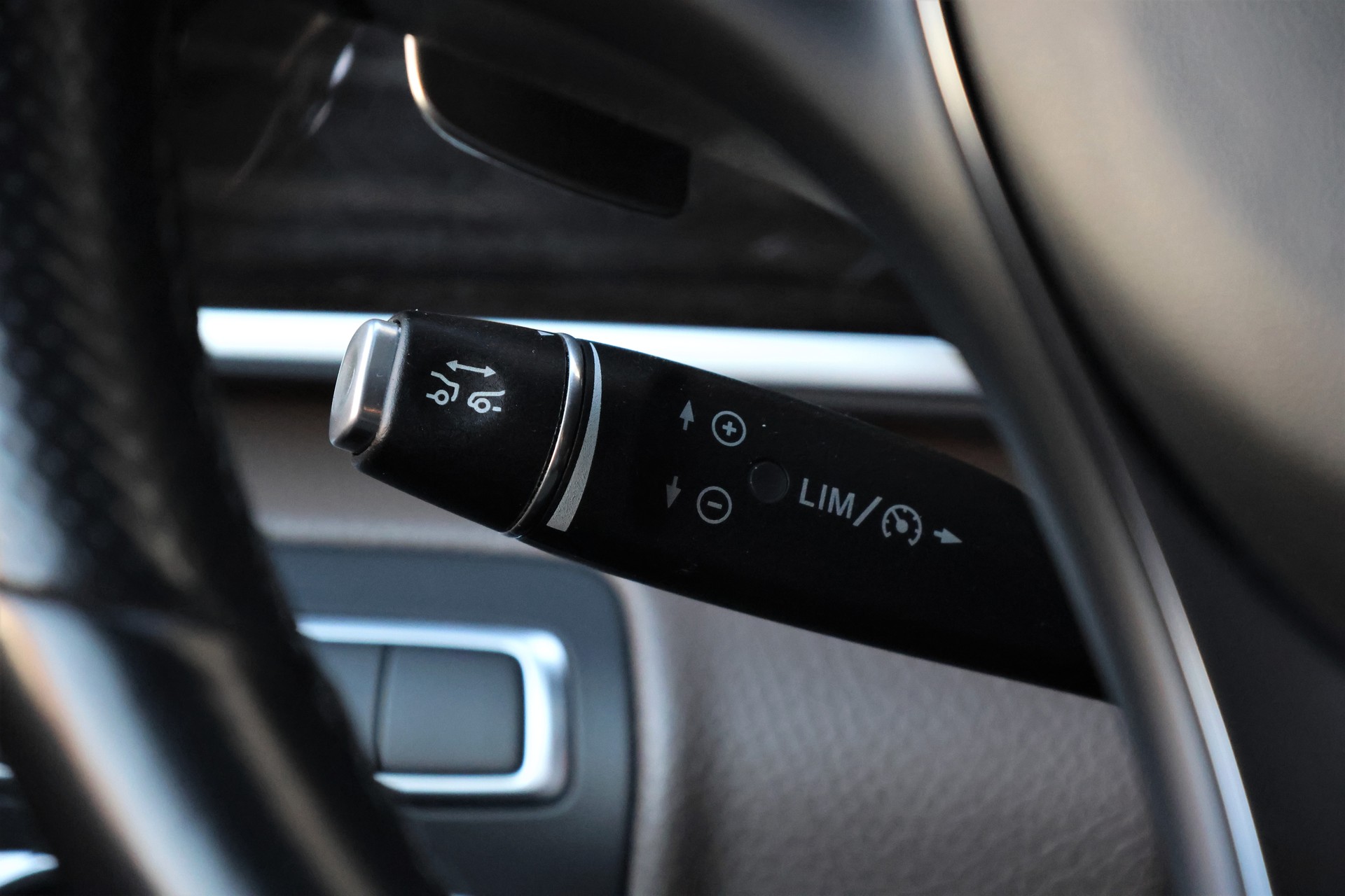 MERCEDES-BENZ V 300 d lang Avantgarde 4Matic 9G-Tronic (CH) 7Plätzer + 2.5T AHK-image-20