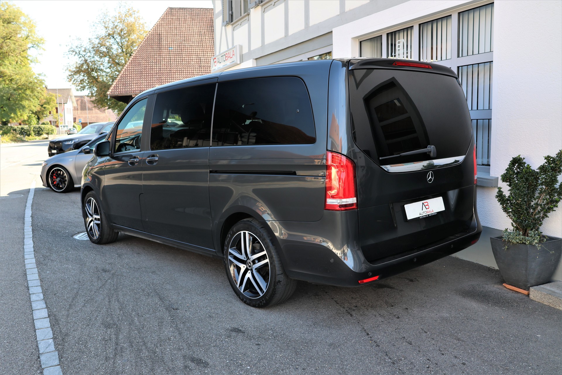 MERCEDES-BENZ V 300 d lang Avantgarde 4Matic 9G-Tronic (CH) 7Plätzer + 2.5T AHK-image-6