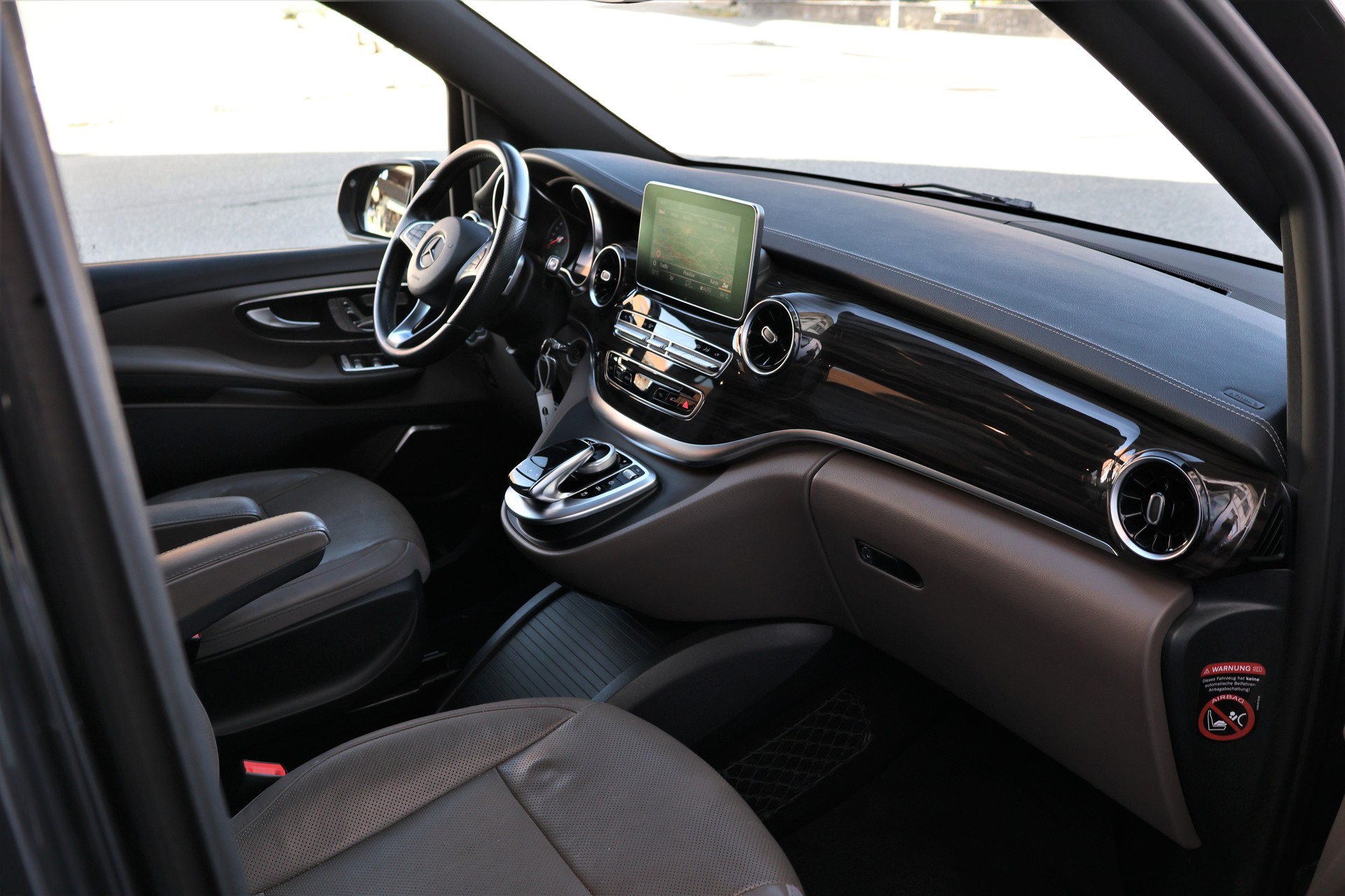 MERCEDES-BENZ V 300 d lang Avantgarde 4Matic 9G-Tronic (CH) 7Plätzer + 2.5T AHK-image-24