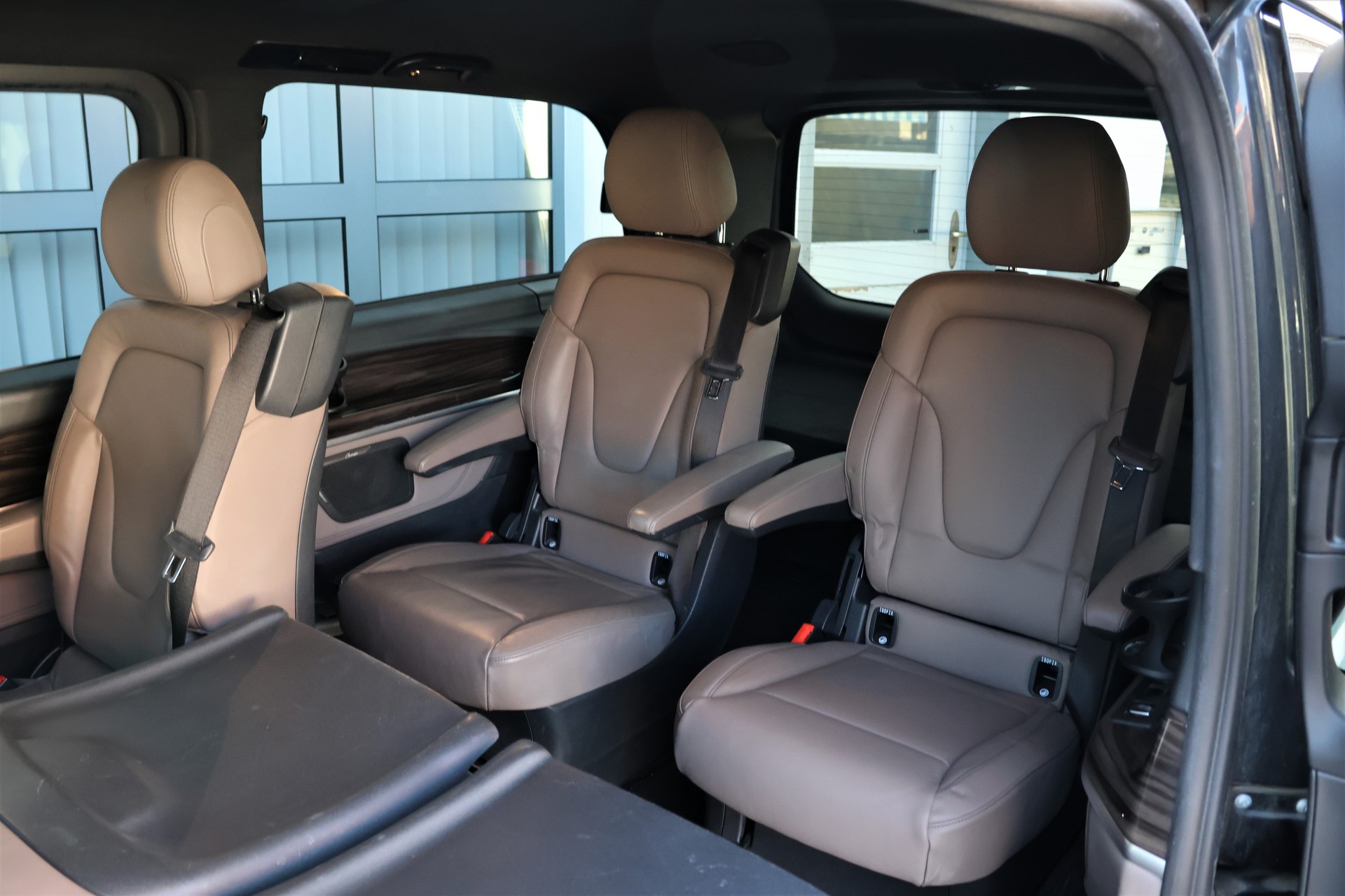 MERCEDES-BENZ V 300 d lang Avantgarde 4Matic 9G-Tronic (CH) 7Plätzer + 2.5T AHK-image-15