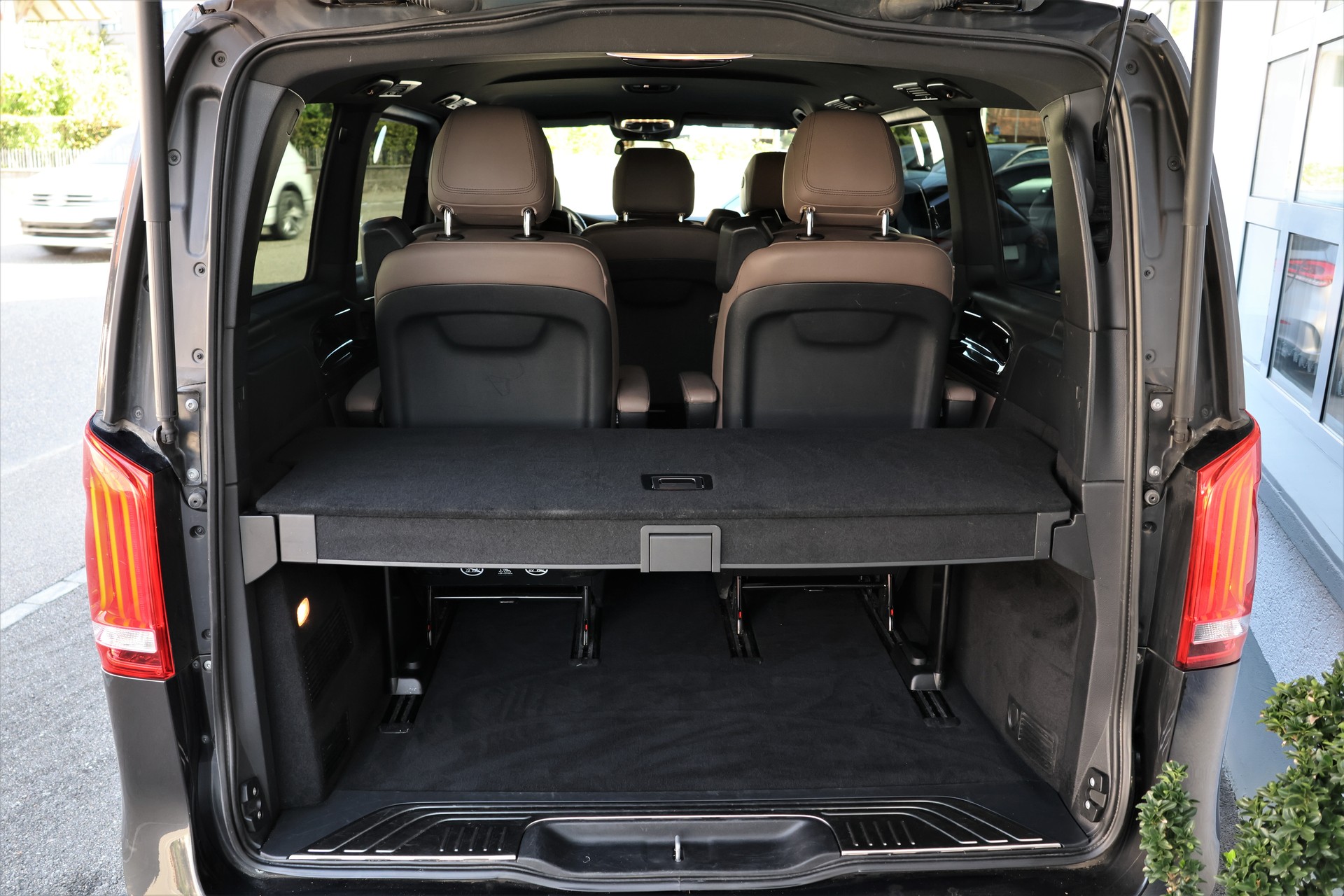 MERCEDES-BENZ V 300 d lang Avantgarde 4Matic 9G-Tronic (CH) 7Plätzer + 2.5T AHK-image-21