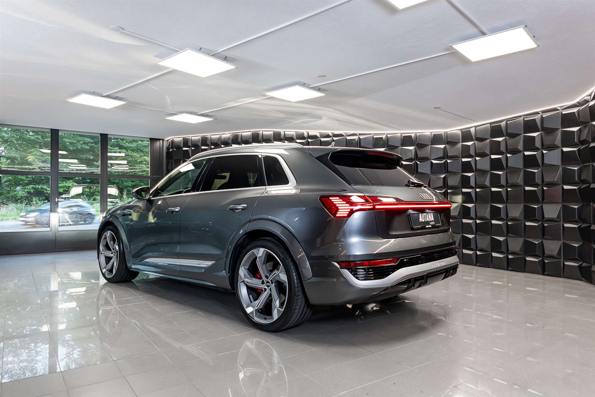 AUDI SQ8 e-tron quattro-showroom-element-2