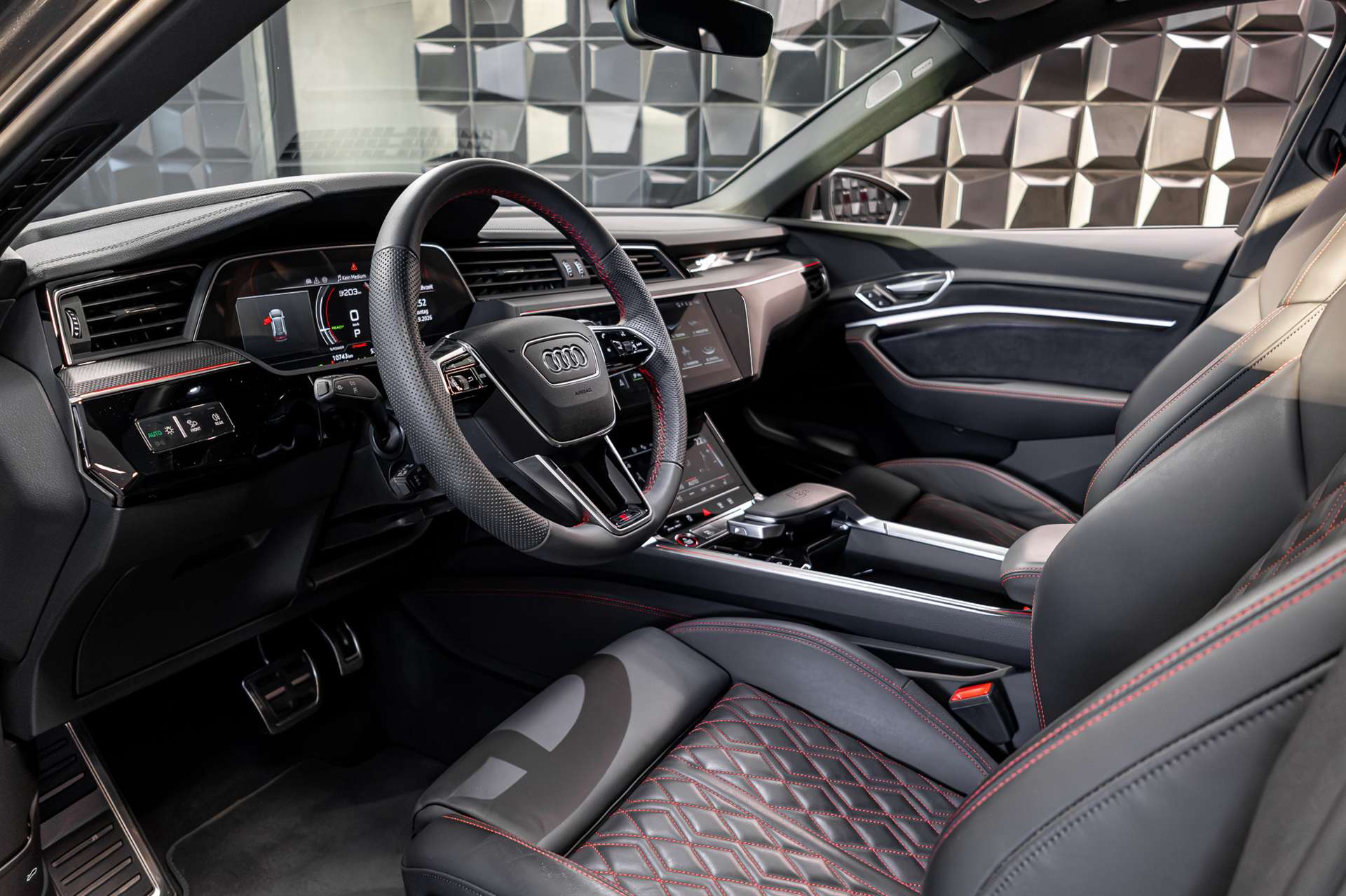 AUDI SQ8 e-tron quattro-image-12