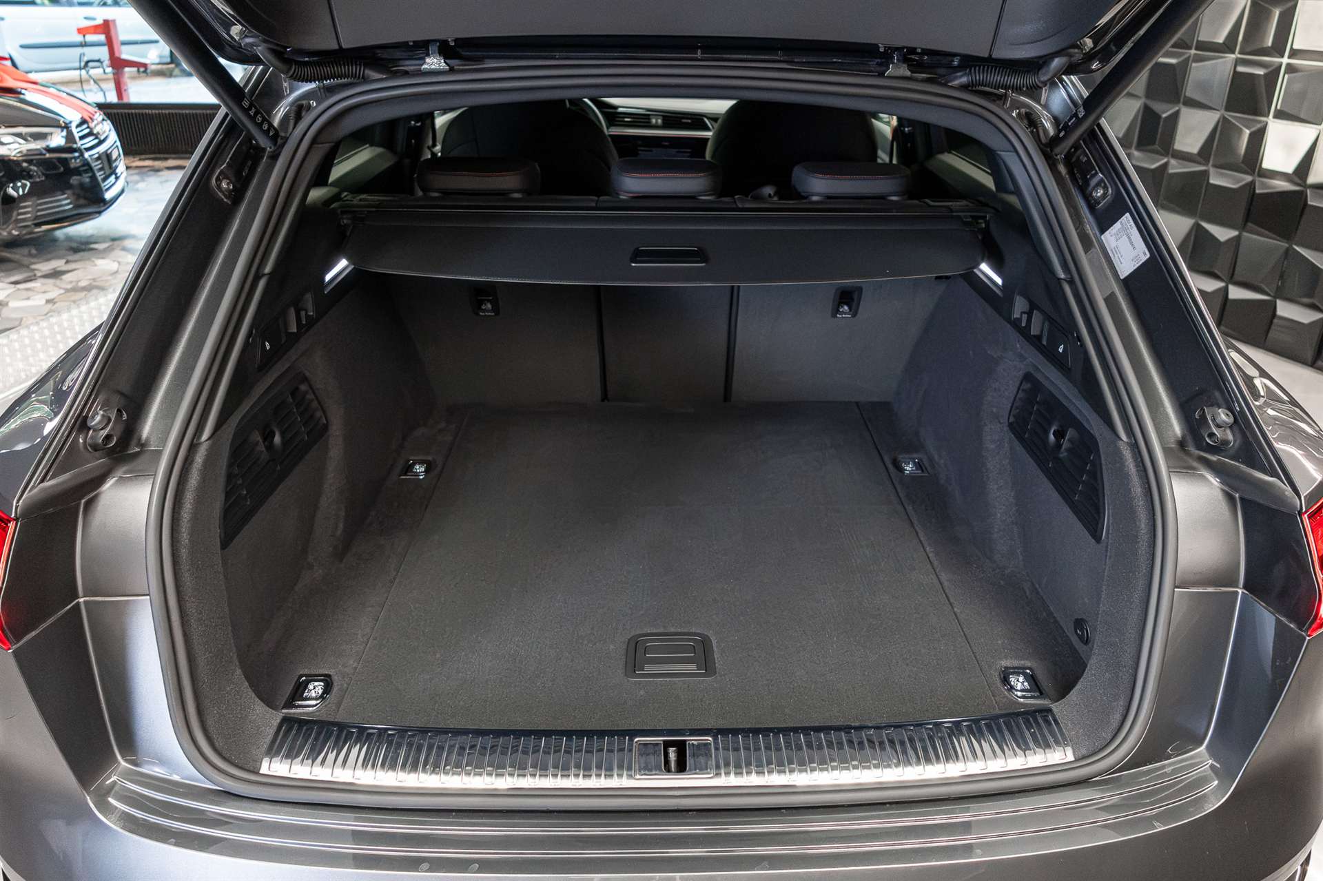 AUDI SQ8 e-tron quattro-image-29