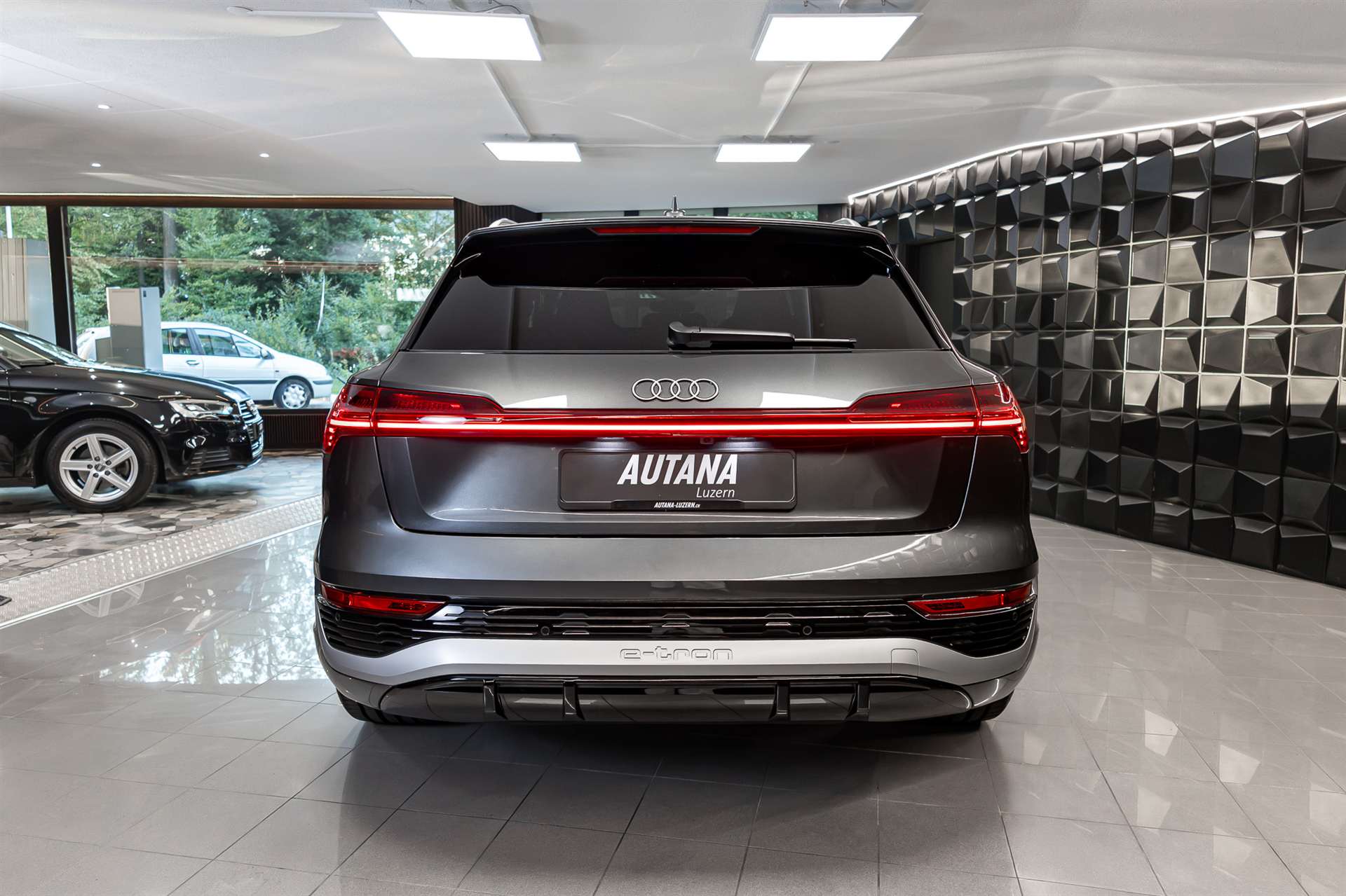 AUDI SQ8 e-tron quattro-image-4