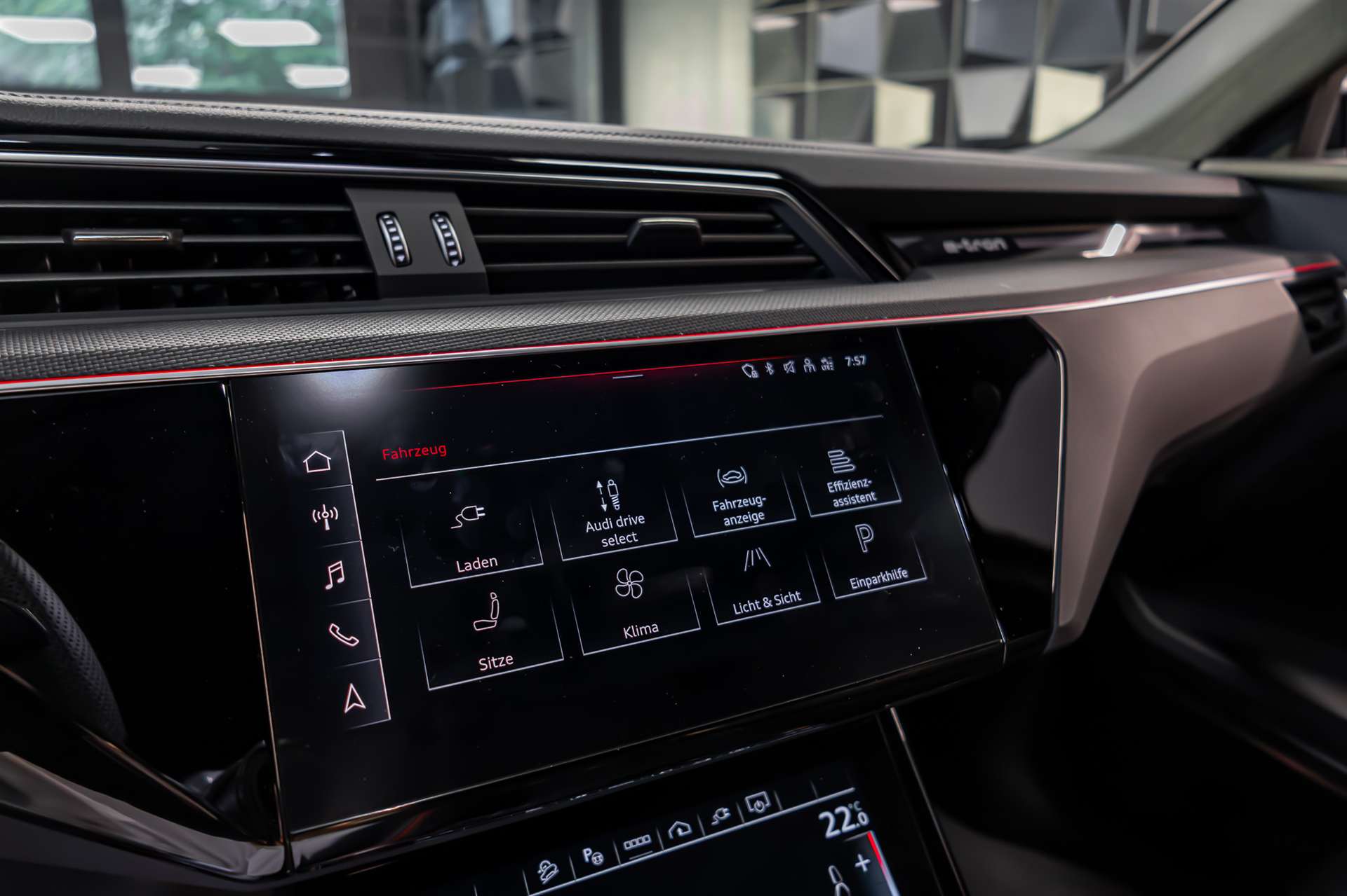 AUDI SQ8 e-tron quattro-image-18
