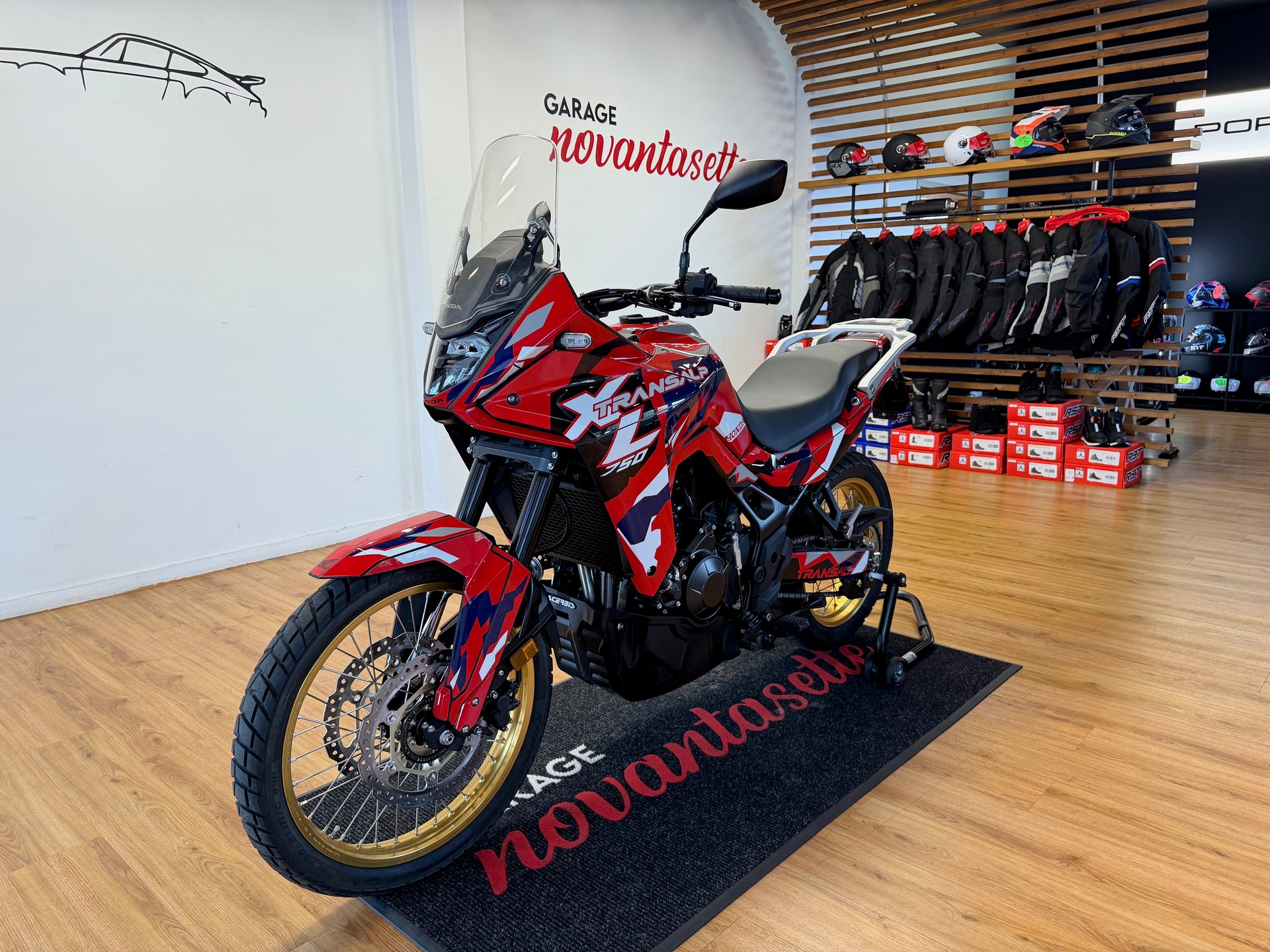 HONDA XL 750 Transalp-image-0