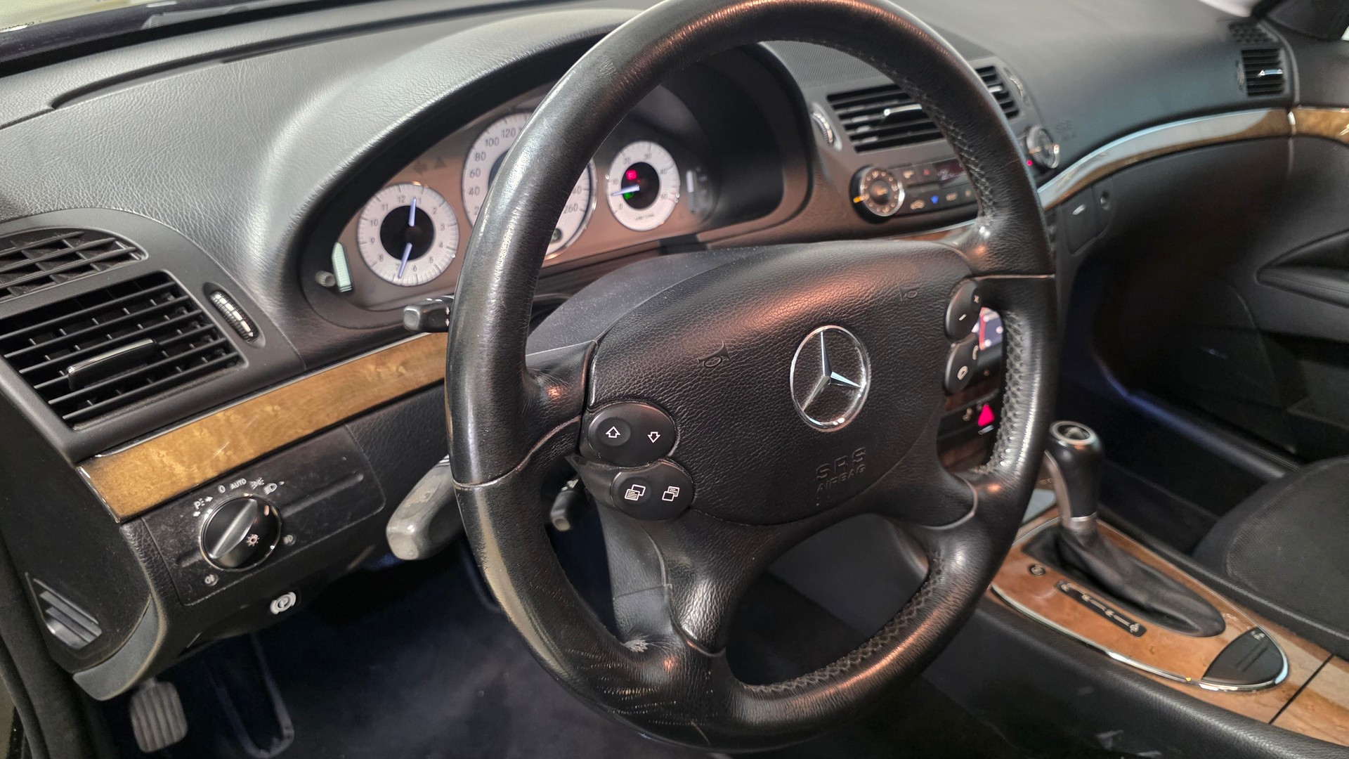 MERCEDES-BENZ E 320 CDI Avantgarde 4Matic Automatic-image-11