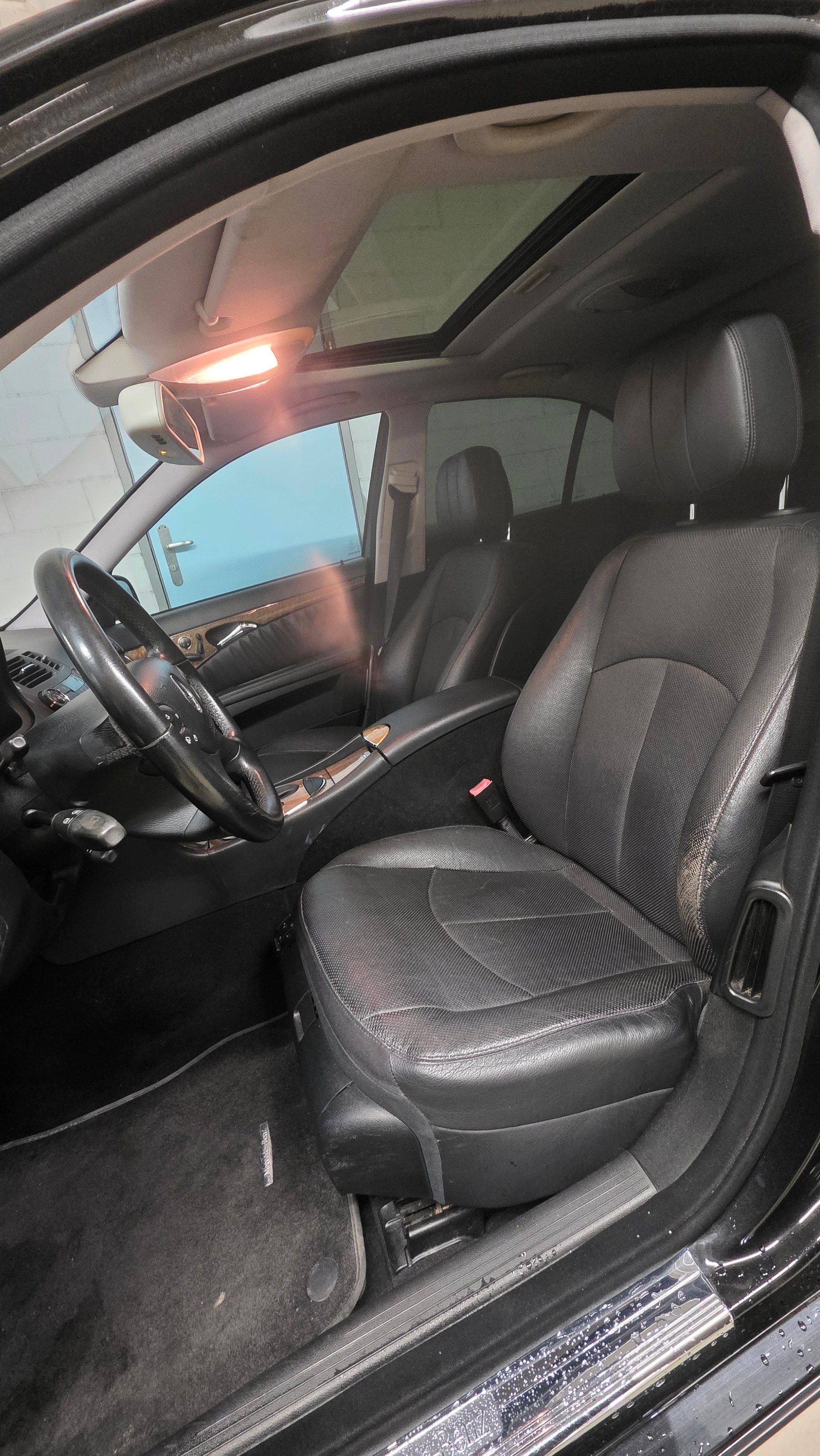 MERCEDES-BENZ E 320 CDI Avantgarde 4Matic Automatic-image-9