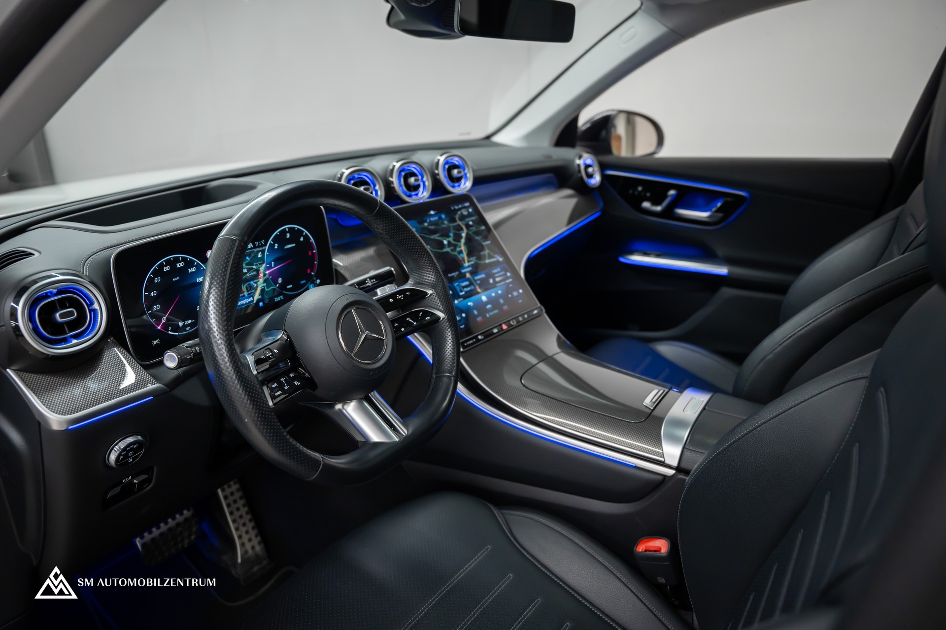 MERCEDES-BENZ GLC 220 d AMG Line 4matic / CH / Panorama / 360° / Night Paket / Head-Up / AHK-image-16