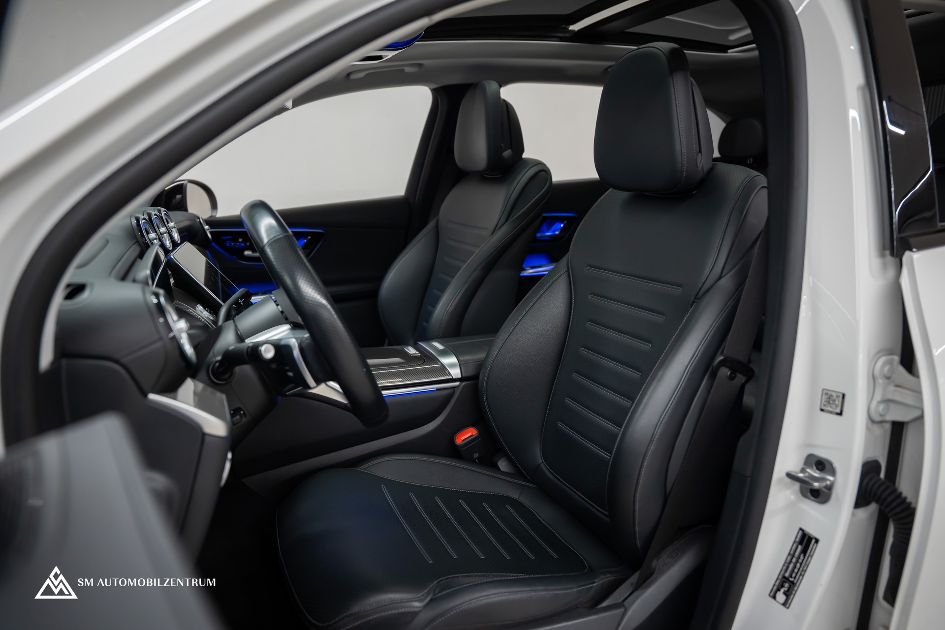 MERCEDES-BENZ GLC 220 d AMG Line 4matic / CH / Panorama / 360° / Night Paket / Head-Up / AHK-image-18