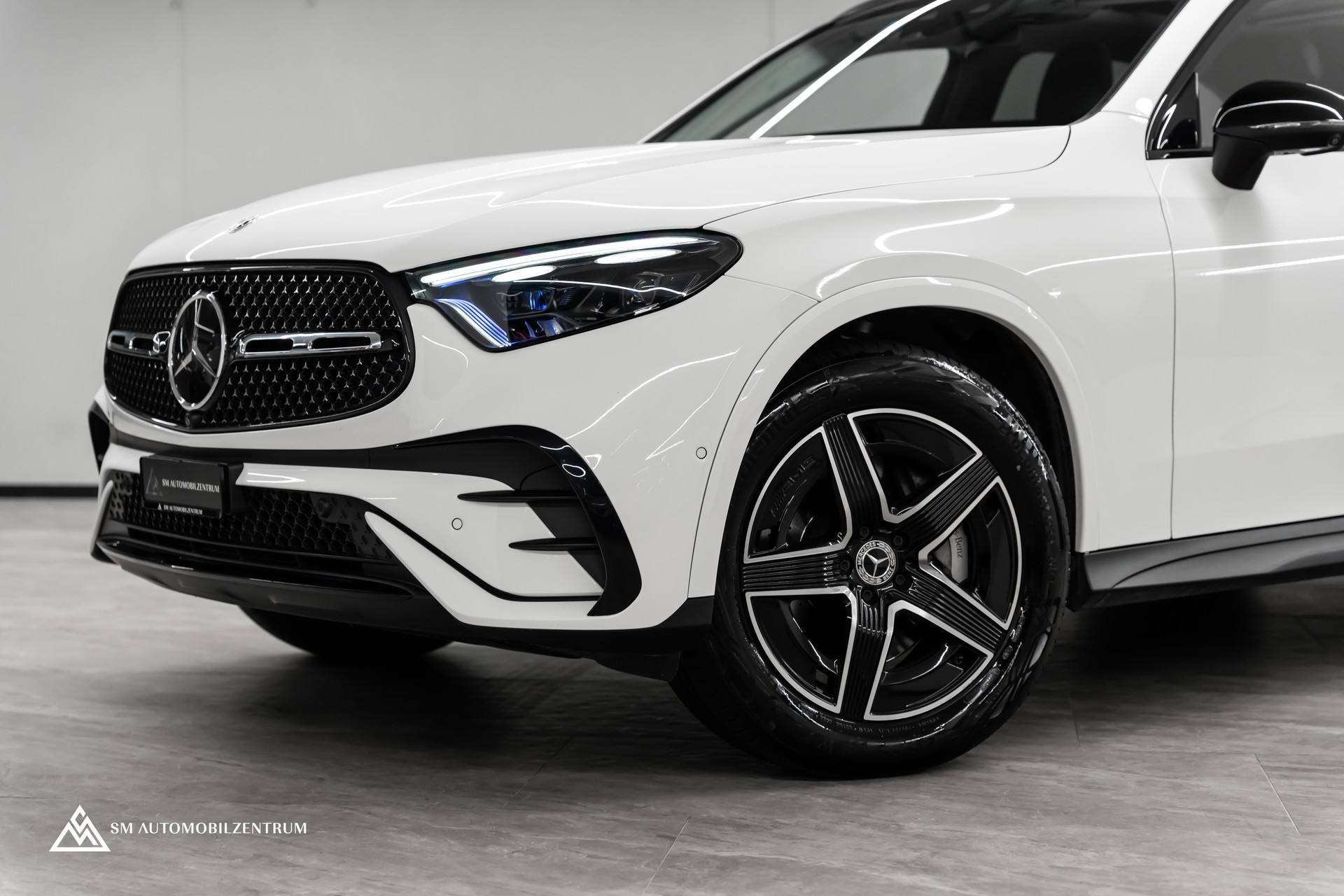 MERCEDES-BENZ GLC 220 d AMG Line 4matic / CH / Panorama / 360° / Night Paket / Head-Up / AHK-showroom-element-3
