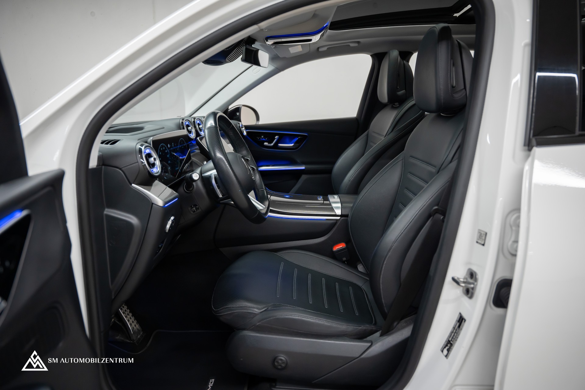 MERCEDES-BENZ GLC 220 d AMG Line 4matic / CH / Panorama / 360° / Night Paket / Head-Up / AHK-image-17