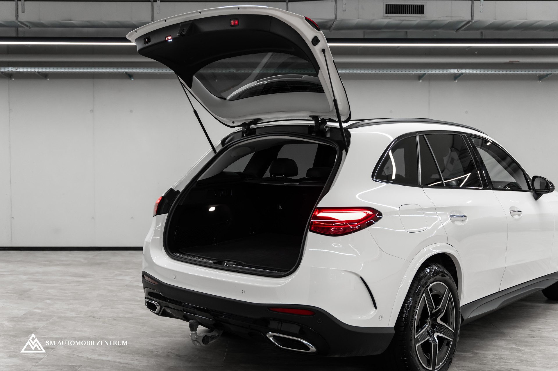 MERCEDES-BENZ GLC 220 d AMG Line 4matic / CH / Panorama / 360° / Night Paket / Head-Up / AHK-image-11