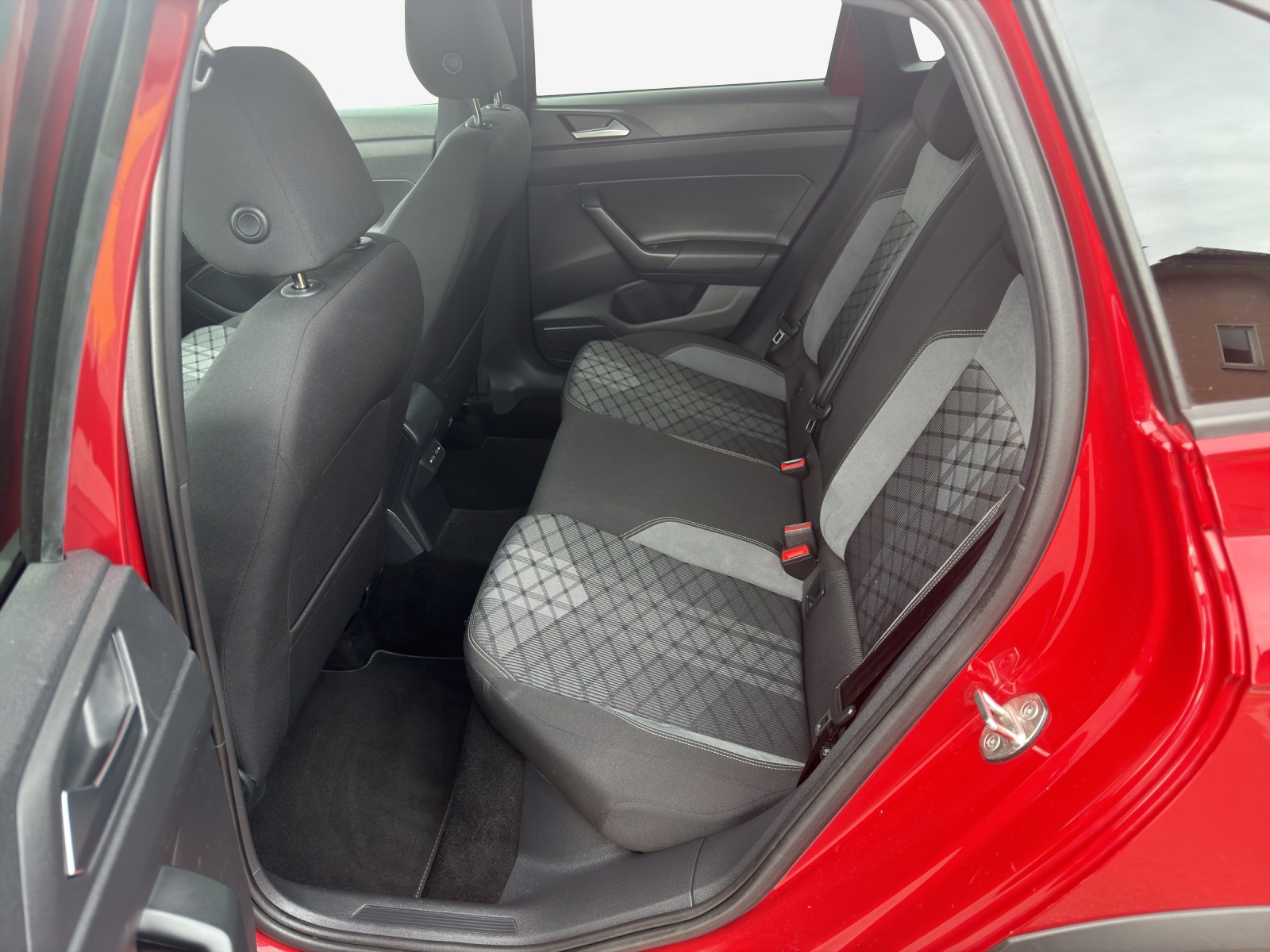 VW Taigo 1.0 TSI R-Line DSG-image-11