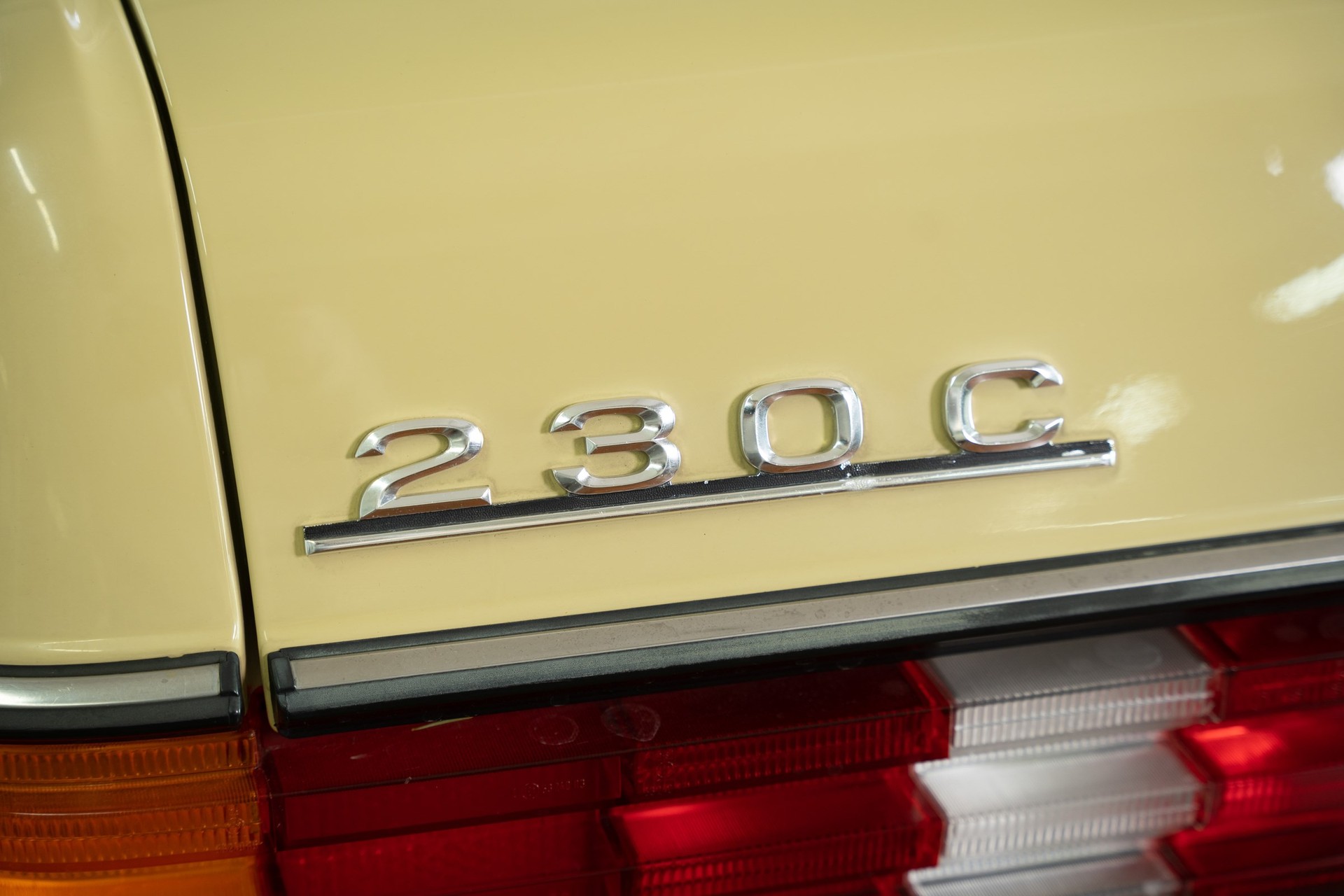 MERCEDES-BENZ 230-image-10