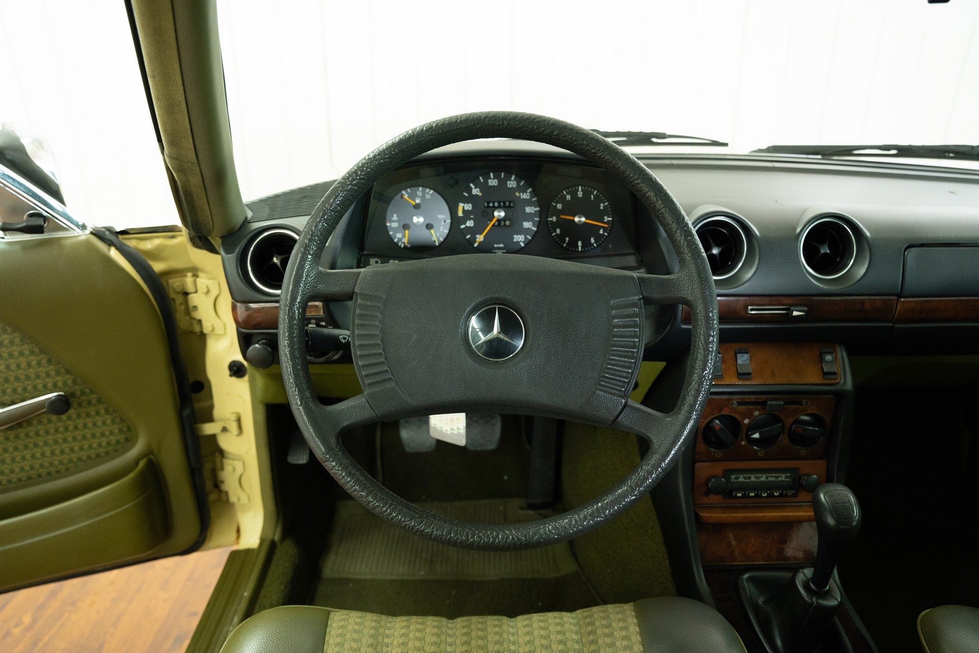 MERCEDES-BENZ 230-image-6