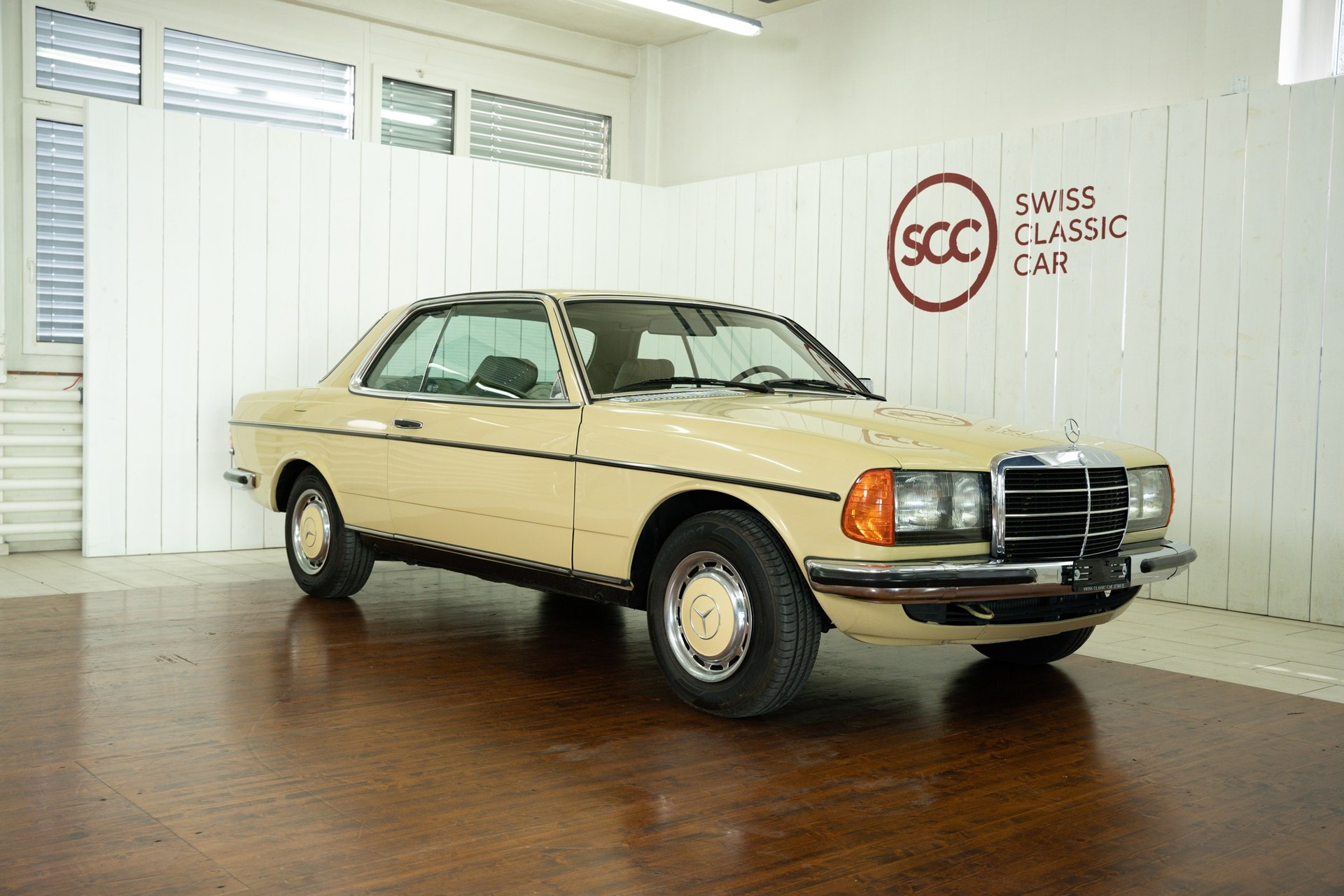 MERCEDES-BENZ 230-image-1