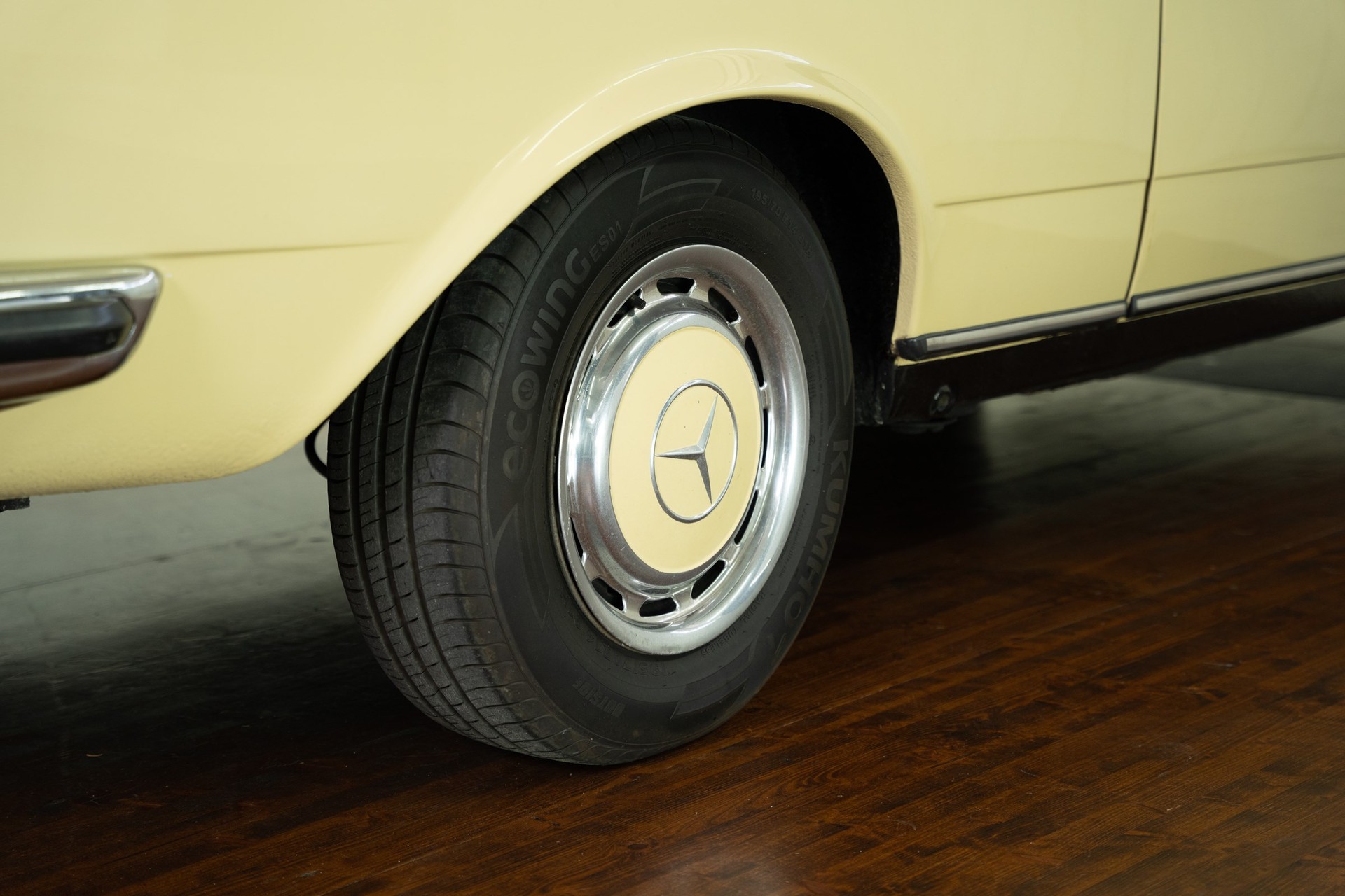 MERCEDES-BENZ 230-image-11