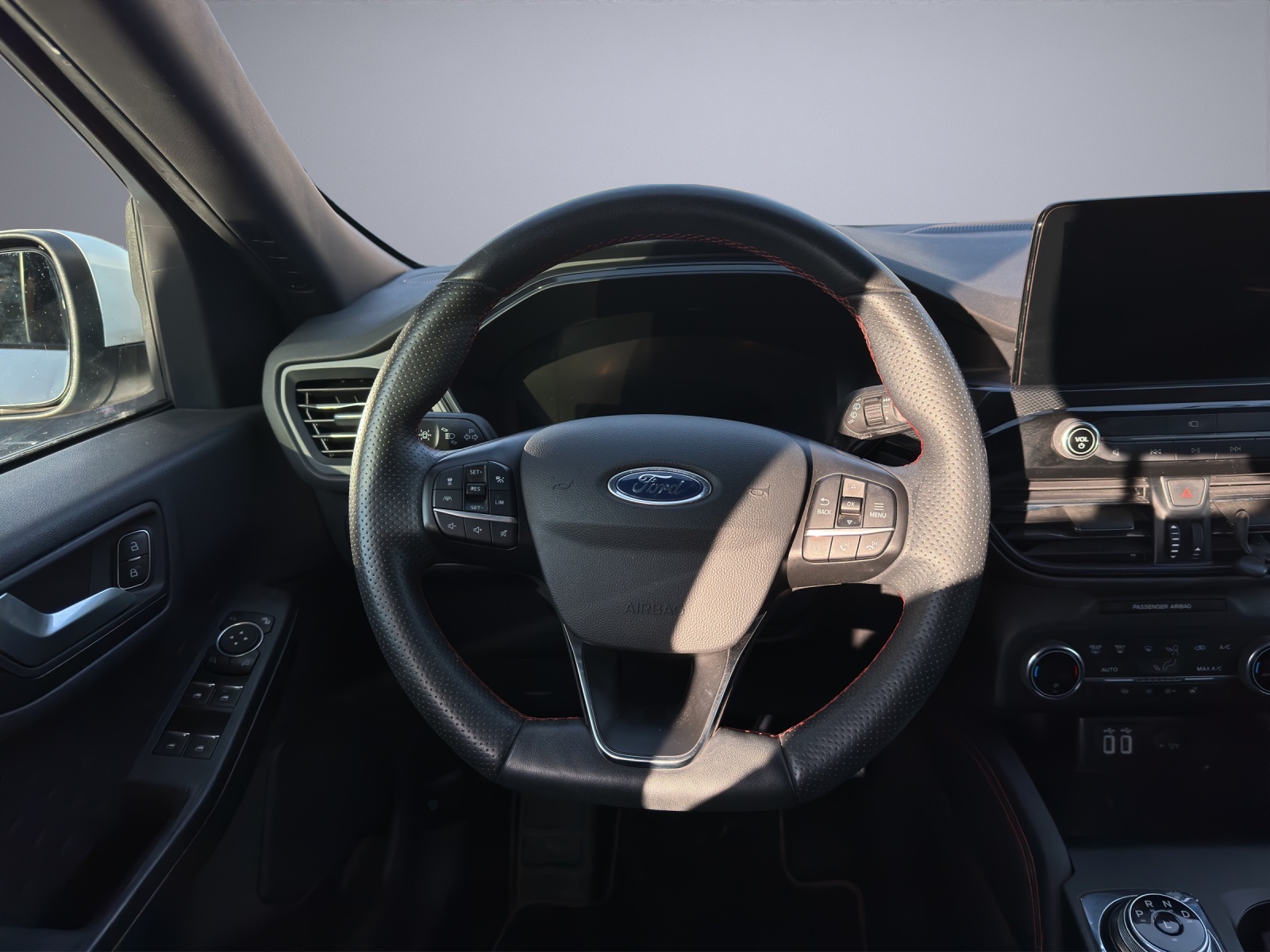FORD Kuga 2.5 Hybrid ST-Line X 4x4-image-5