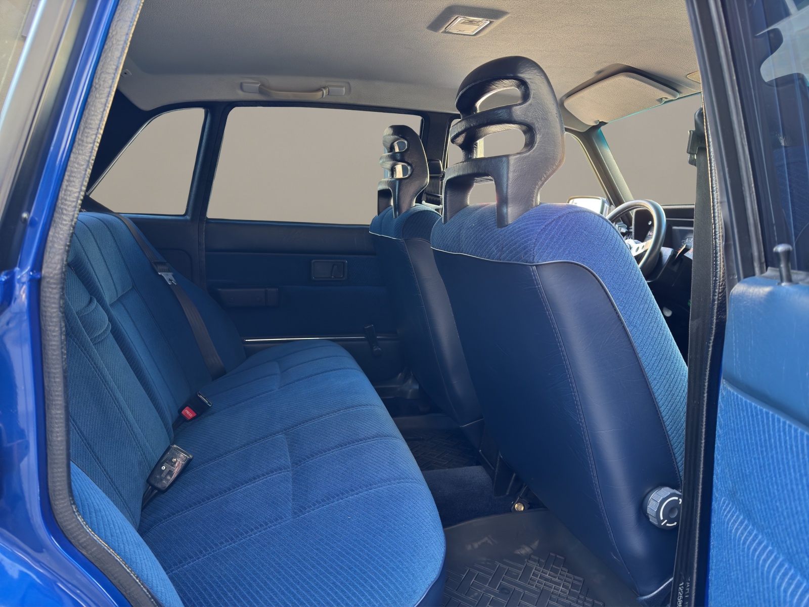 VOLVO 240 2.3-image-10
