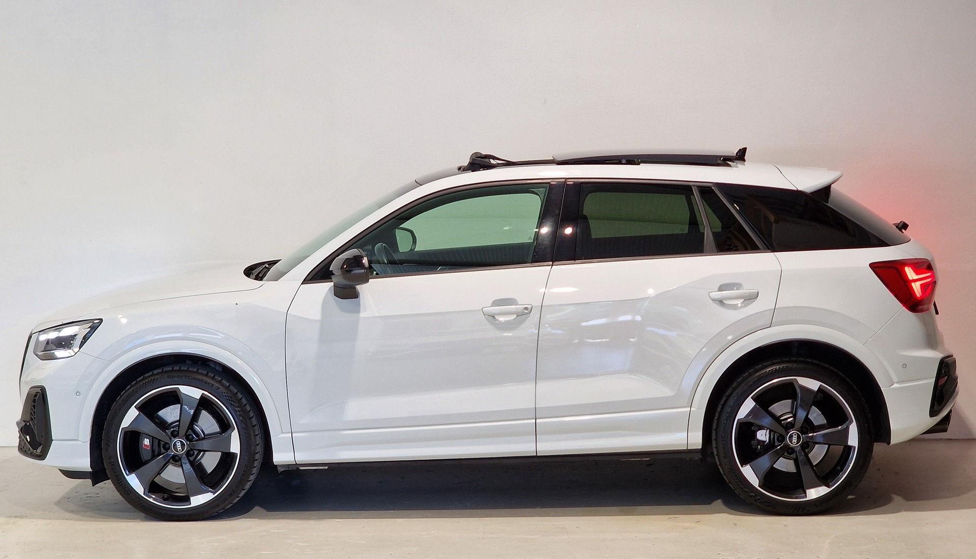 AUDI SQ2 TFSI quattro S-tronic-showroom-element-1