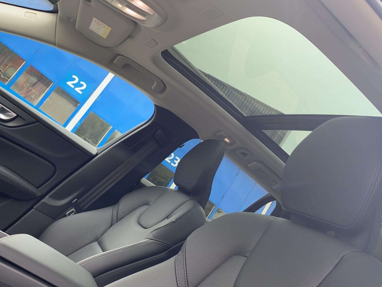 VOLVO V60 Cross Country 2.0 B4 Ultimate AWD-image-18