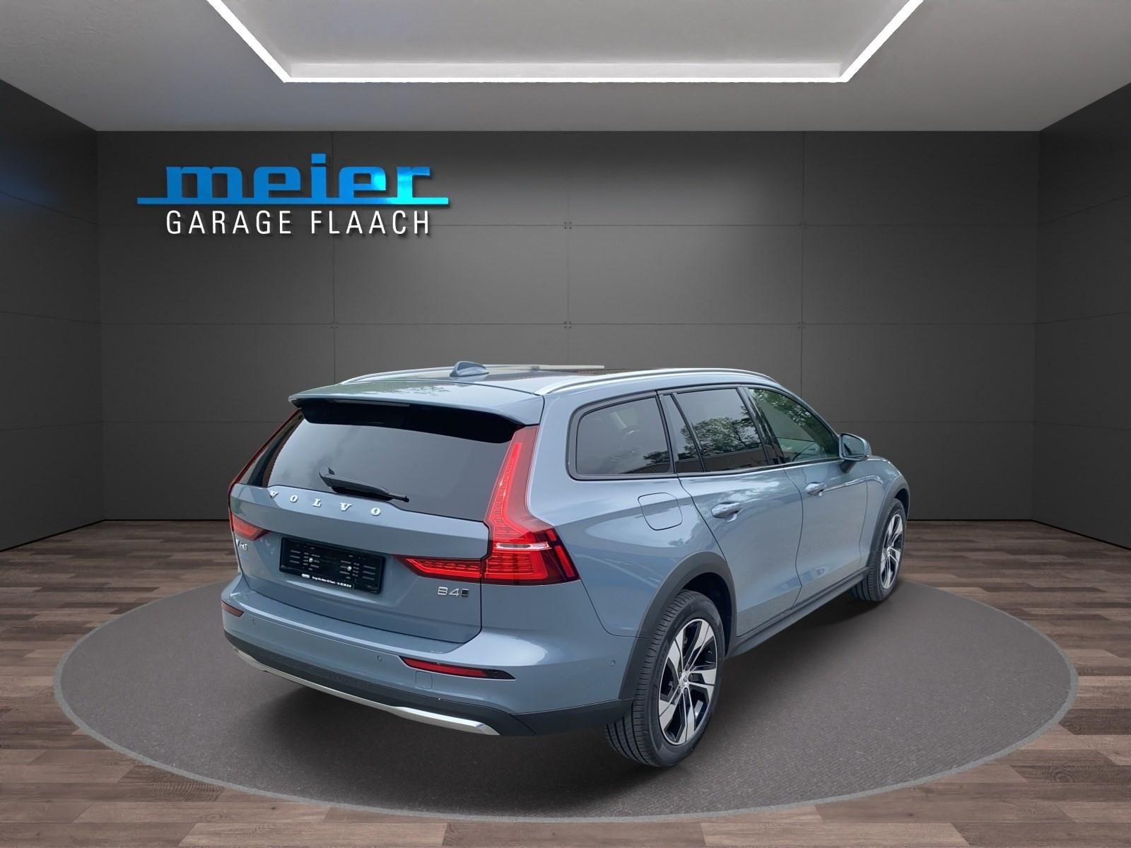 VOLVO V60 Cross Country 2.0 B4 Ultimate AWD-image-4