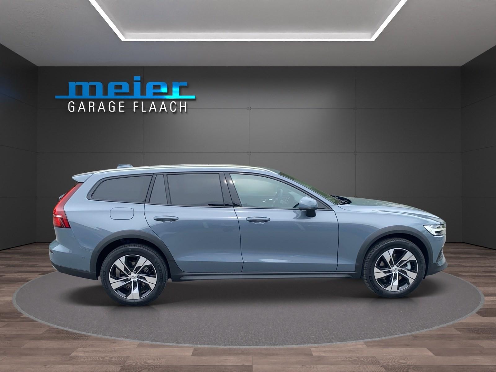 VOLVO V60 Cross Country 2.0 B4 Ultimate AWD-image-5