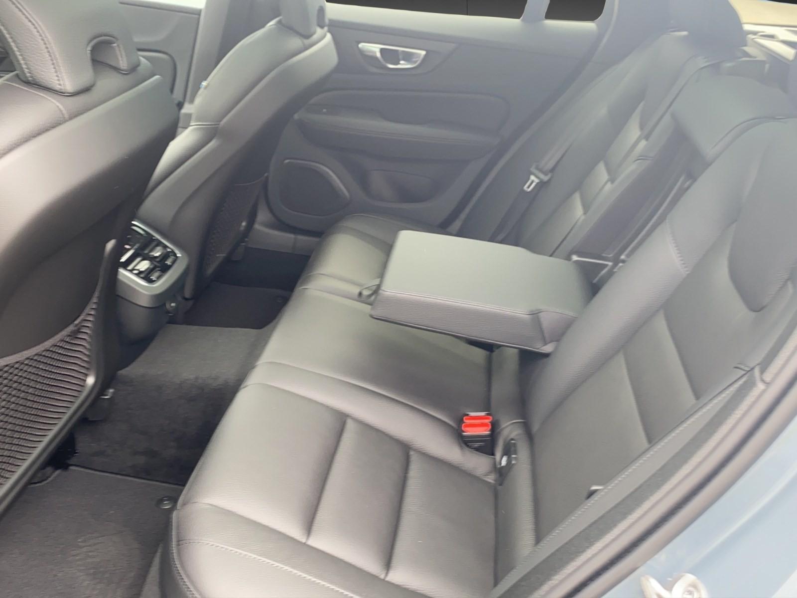 VOLVO V60 Cross Country 2.0 B4 Ultimate AWD-image-14