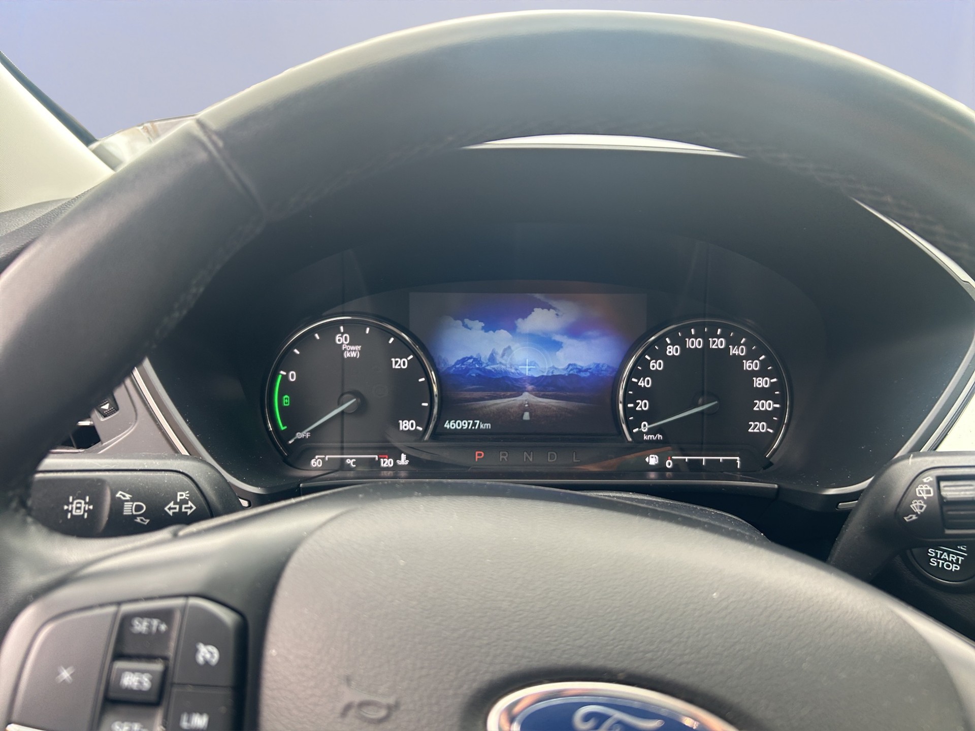 FORD Kuga 2.5 PHEV Cool & Connect 2WD-image-9
