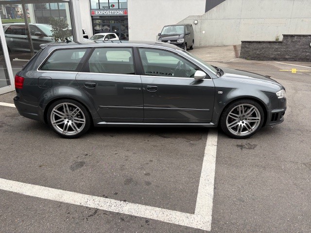 AUDI RS4 Avant 4.2 V8 quattro-showroom-element-2