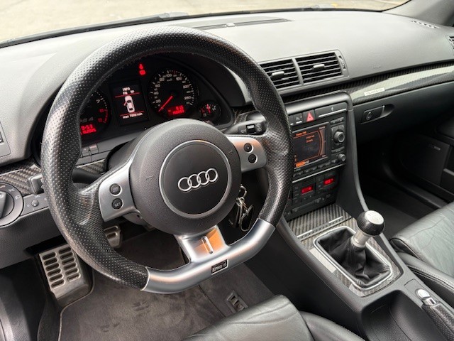 AUDI RS4 Avant 4.2 V8 quattro-image-10