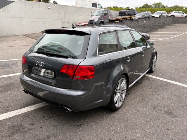 AUDI RS4 Avant 4.2 V8 quattro-showroom-element-3