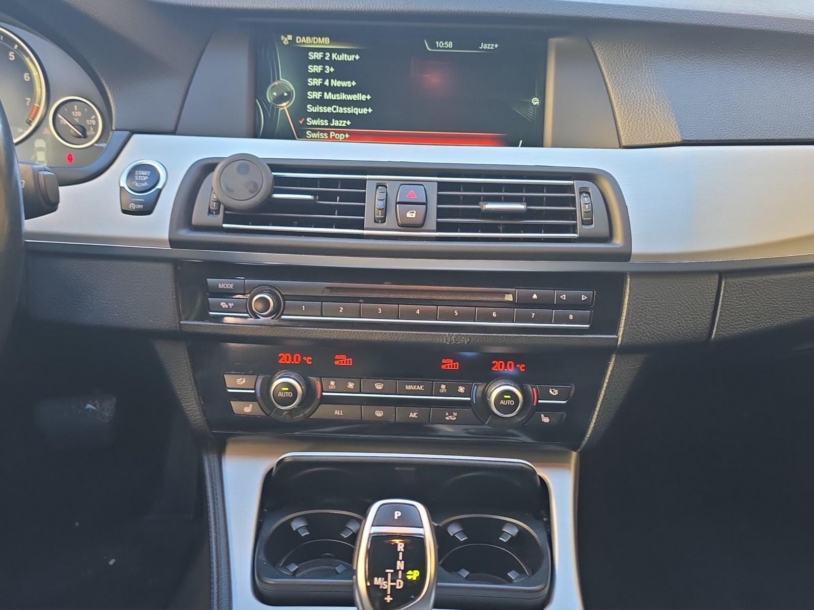 BMW 528i xDrive Steptronic-image-12