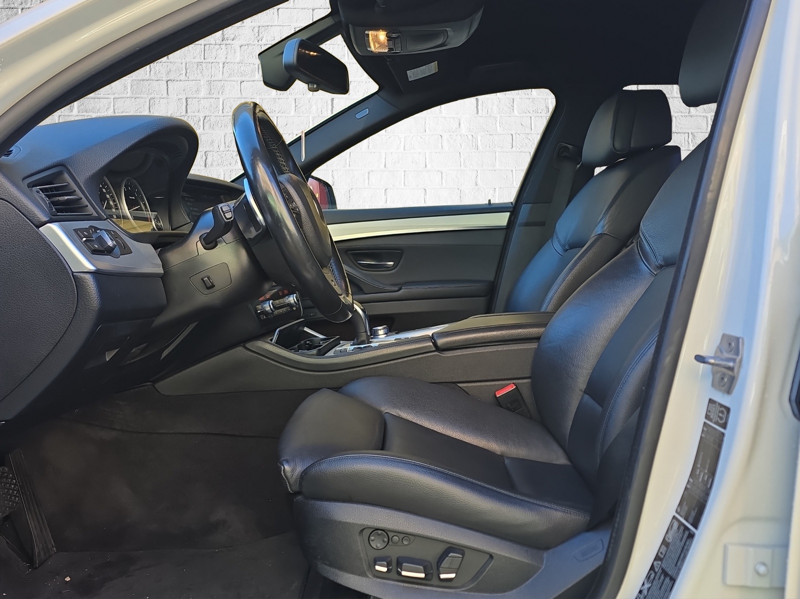 BMW 528i xDrive Steptronic-image-8