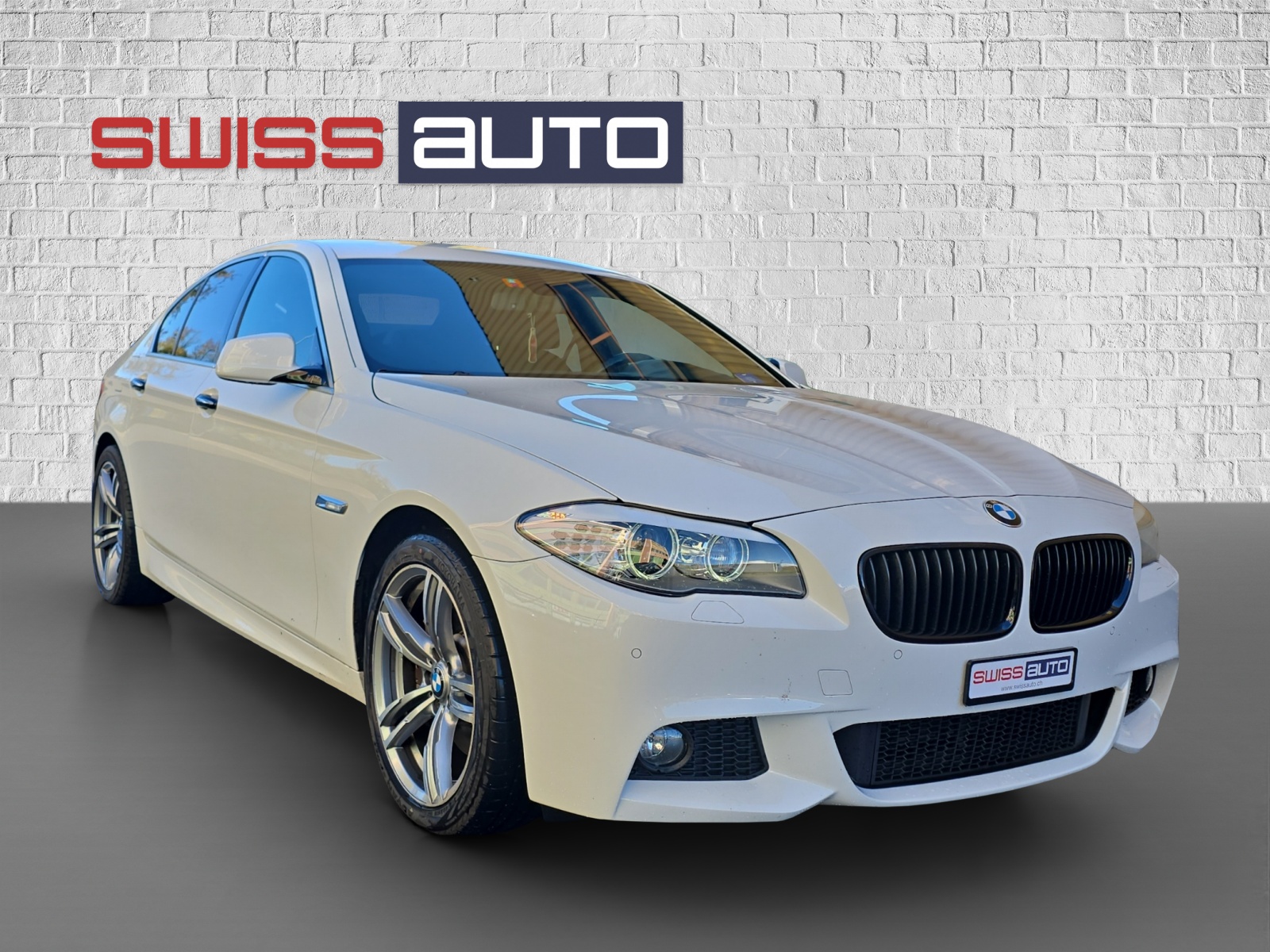 BMW 528i xDrive Steptronic-showroom-element-2