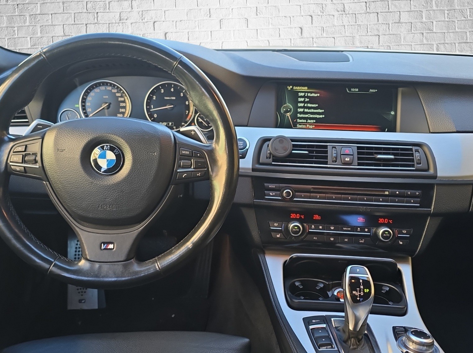 BMW 528i xDrive Steptronic-image-13