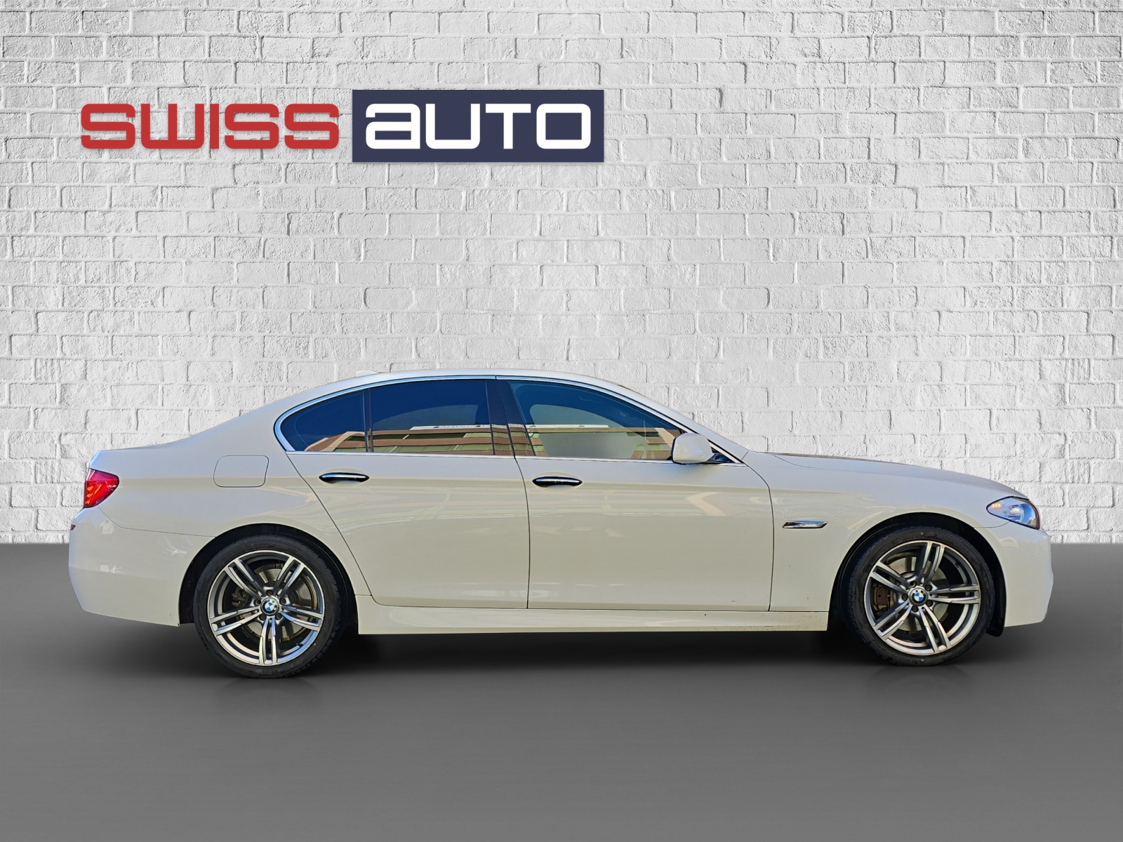 BMW 528i xDrive Steptronic-showroom-element-3