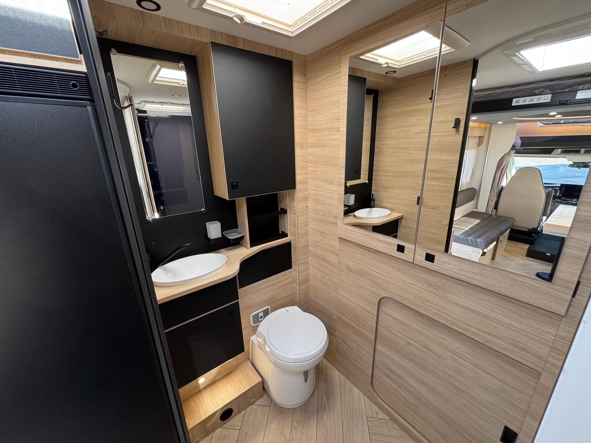 CHALLENGER 260 Graphite Edition-image-14