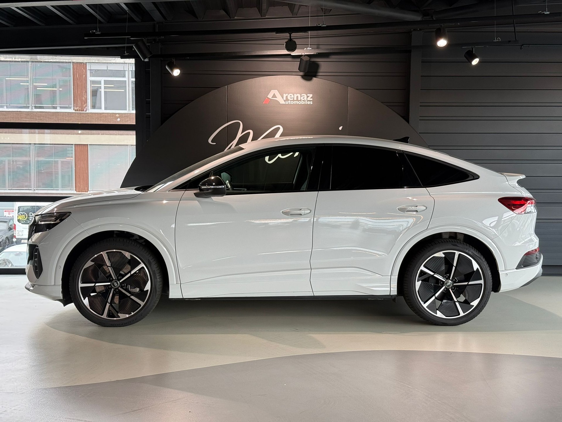 AUDI Q4 Sportback e-tron 50 quattro-showroom-element-1