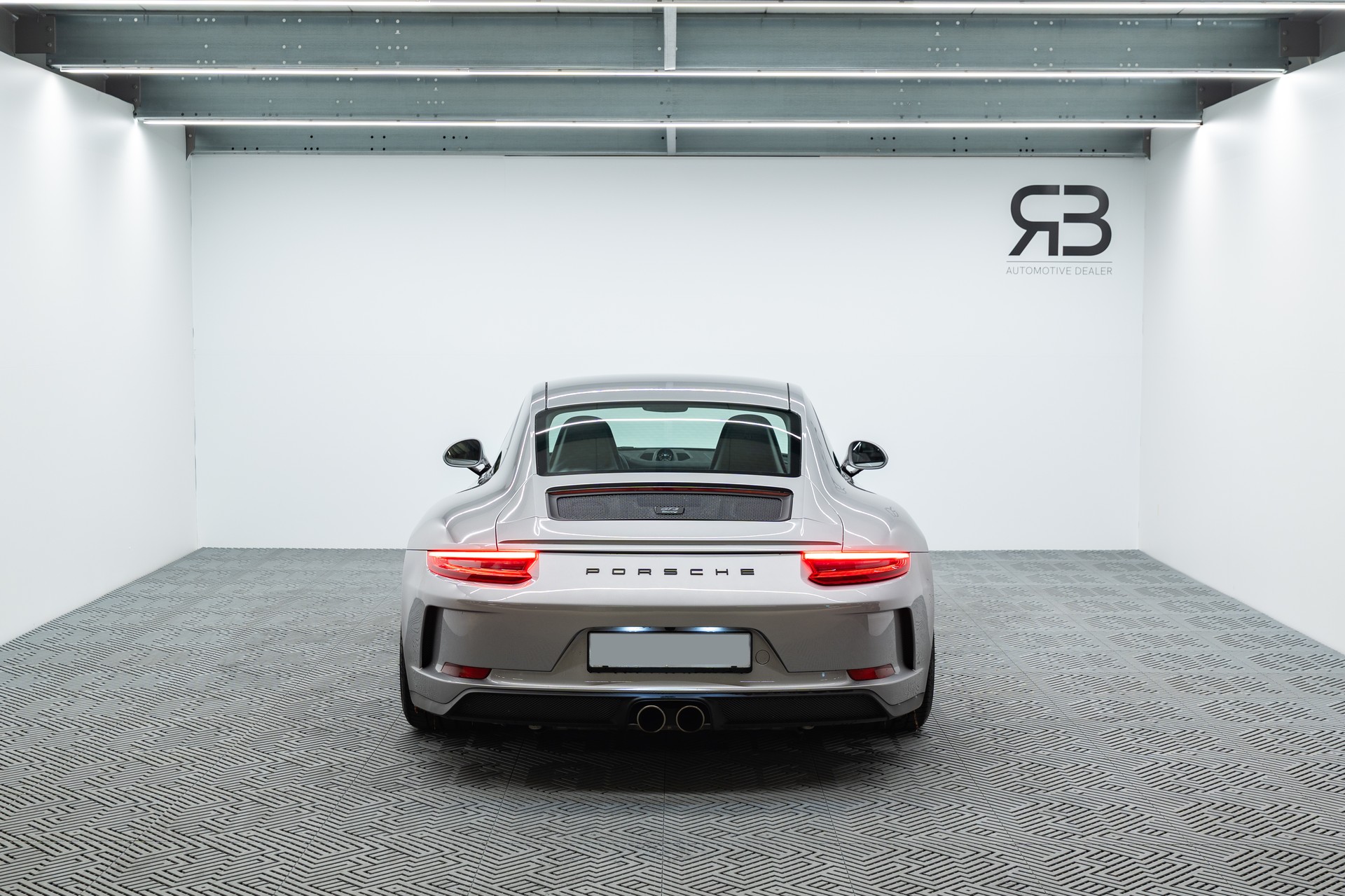 PORSCHE 911 GT3 Touring-image-3