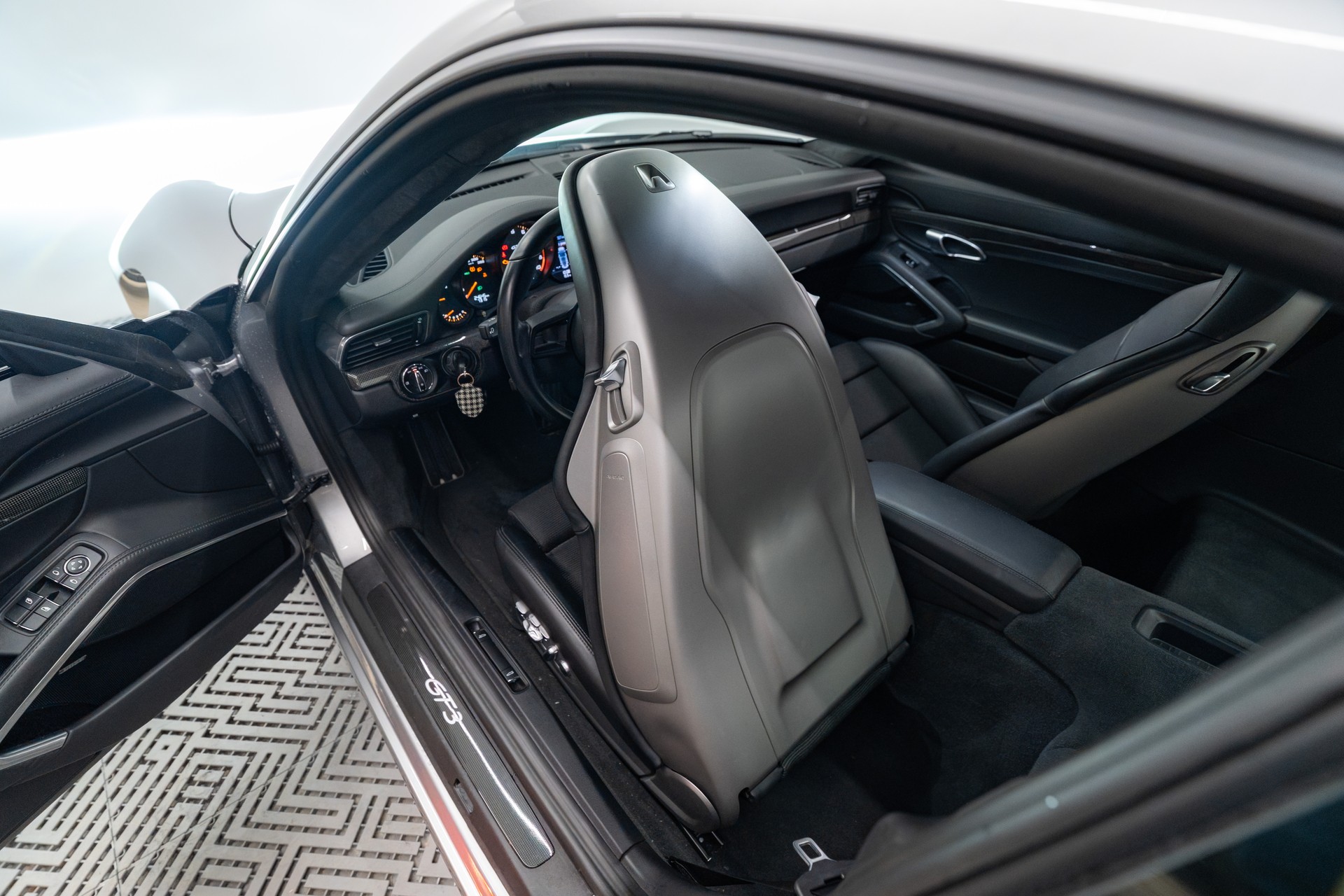PORSCHE 911 GT3 Touring-image-14