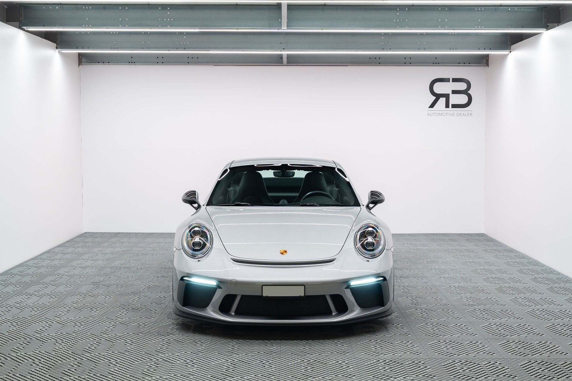 PORSCHE 911 GT3 Touring-image-1