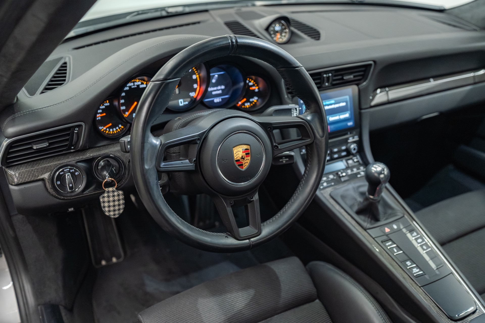PORSCHE 911 GT3 Touring-image-5
